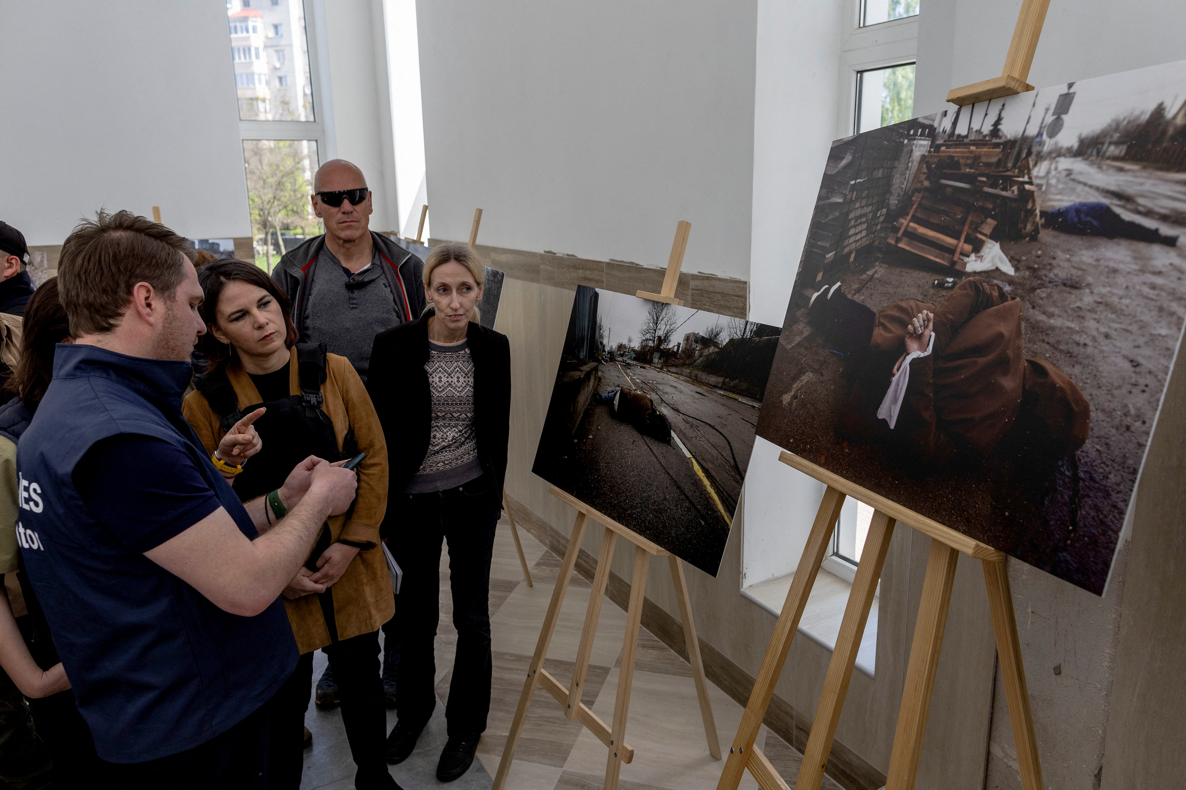 Annalena Baerbock looks at photographs