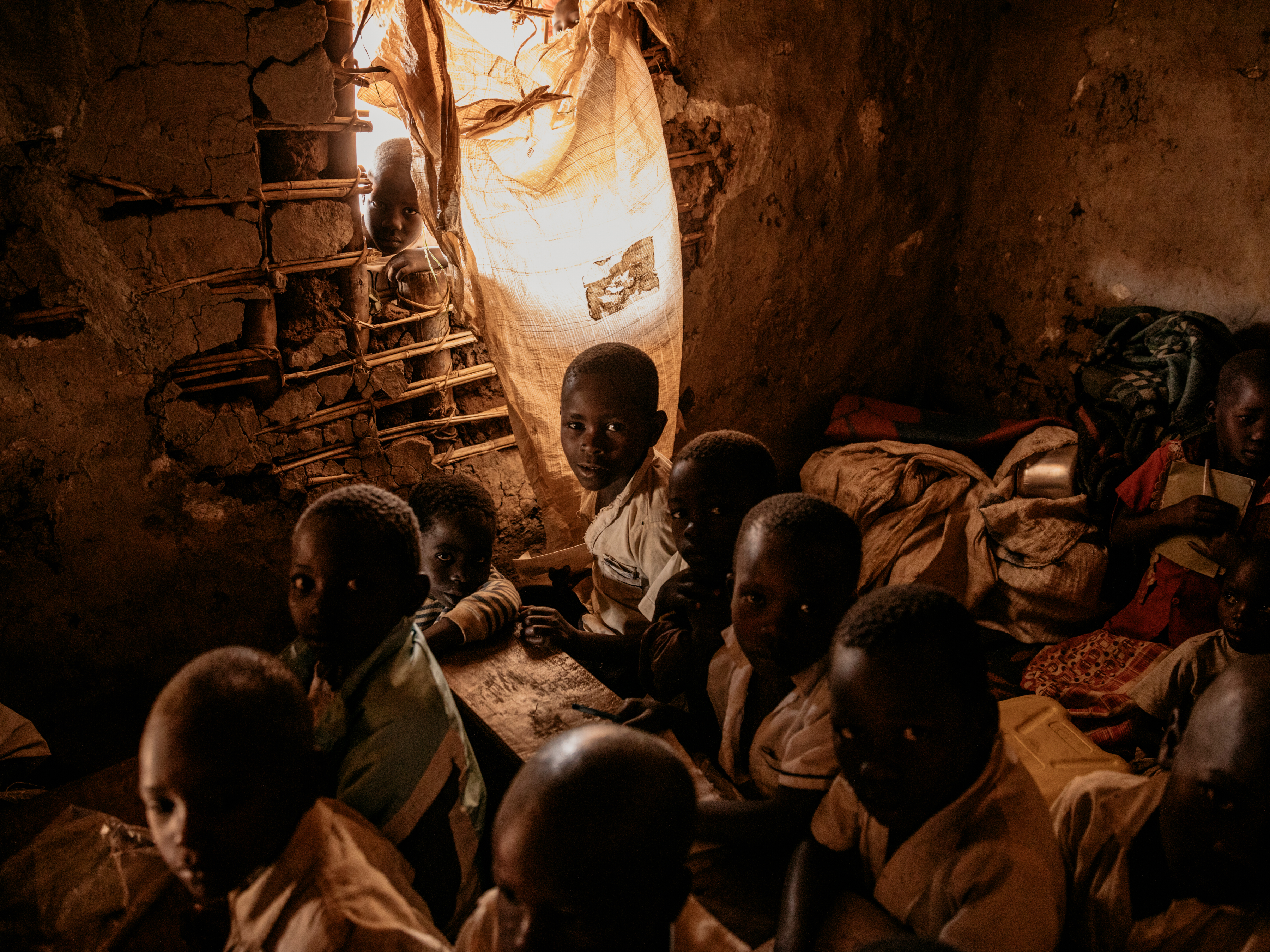 Children attend lessons at a school in a displacement site in Ngote Today in DR Congo, 7.6 million children aged 5-17 are still out of school. Insecurity, displacement and costs are the main obstacles to the enrollment of children in school, despite the policy of free primary education. For those who do attend, facilities are often inadequate, and teachers are lacking as many of them don’t get paid anymore.