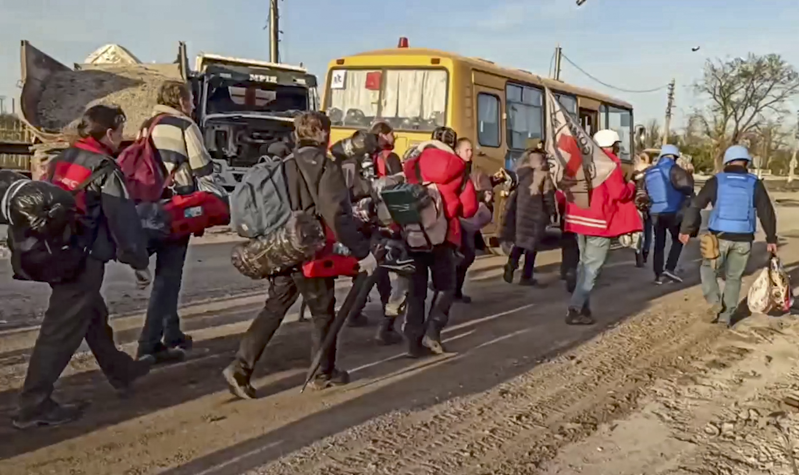 Civilians evacuated from Azovstal escorted to buses by Russian servicemen and Red Cross volunteers