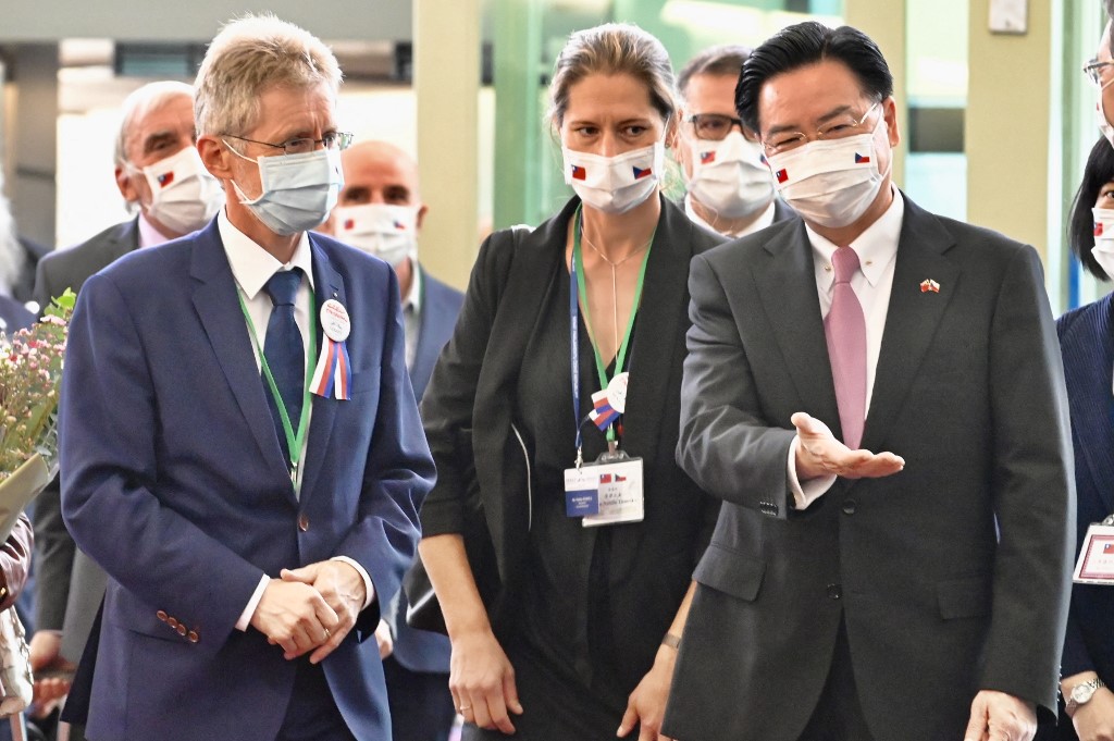 Czech Senate President Milos Vystrcil (L) is greeted by Taiwans Foreign Minister Joseph Wu (R) upon his arrival at the airport in Taoyuan 