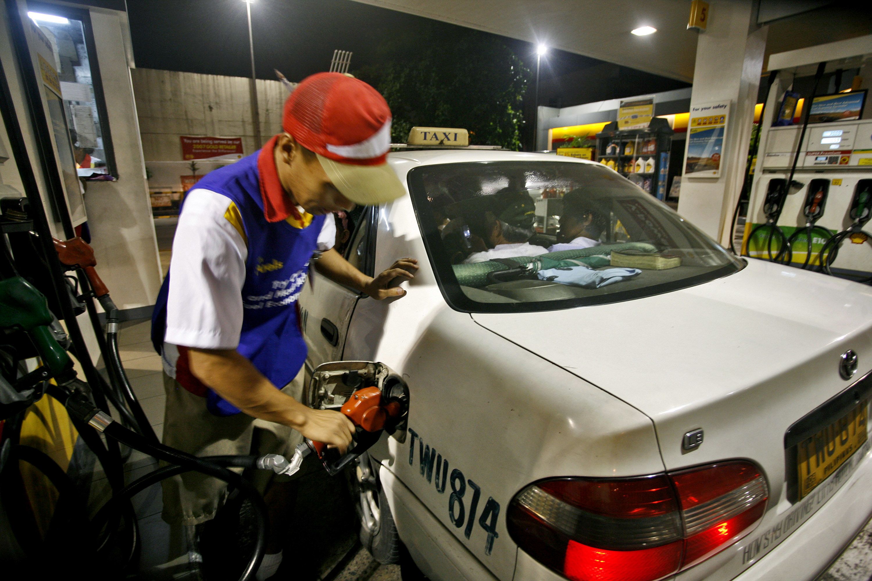 gas station attendant in Manila 