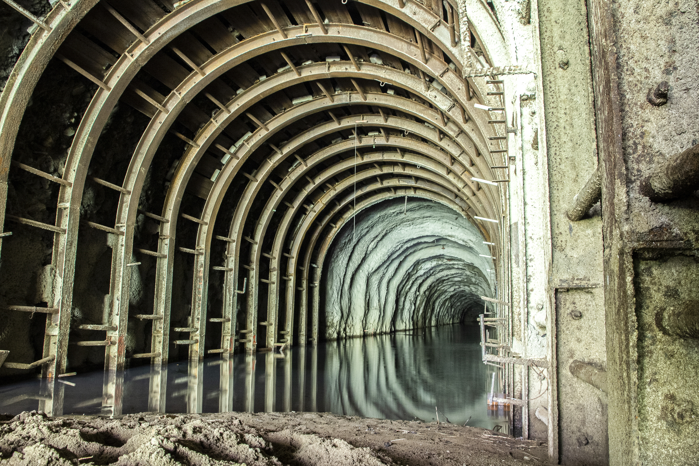 A photo of the abandoned remnants of the El Diquis construction site by the Terraba river.