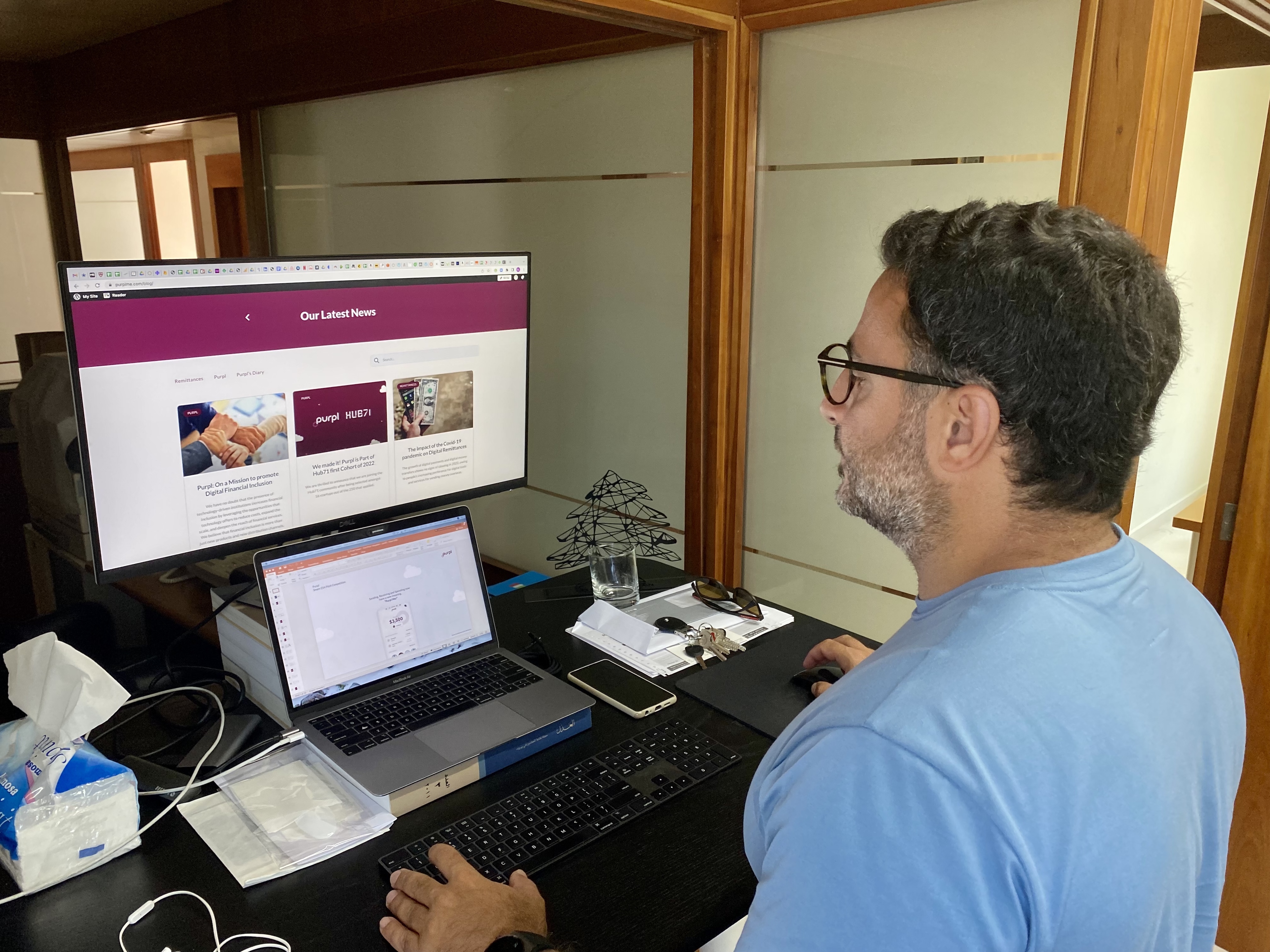 A man stands at a computer screen