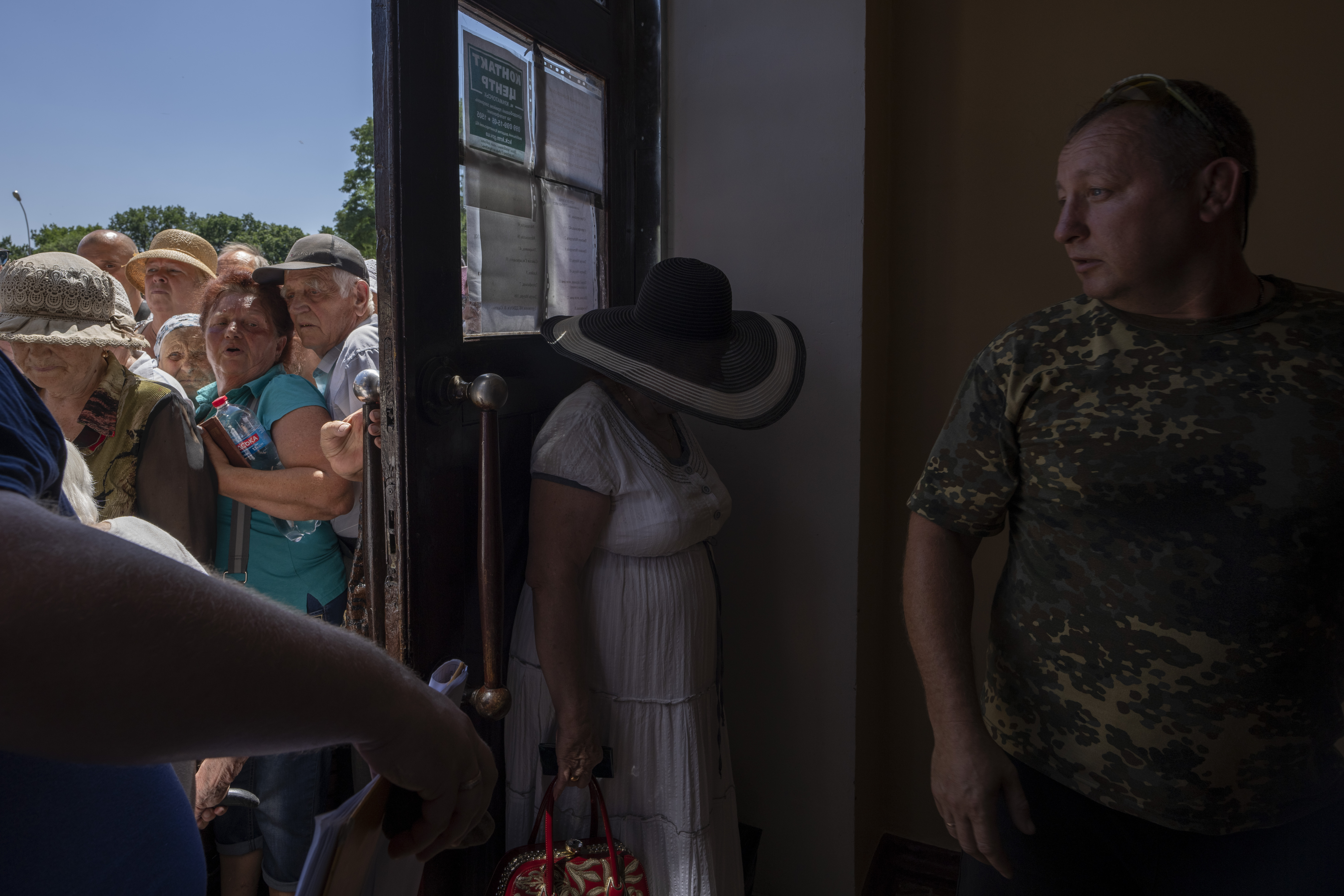 People who mostly refuse to evacuate their homes, wait in line to receive humanitarian food aid from the Kramatorsk city