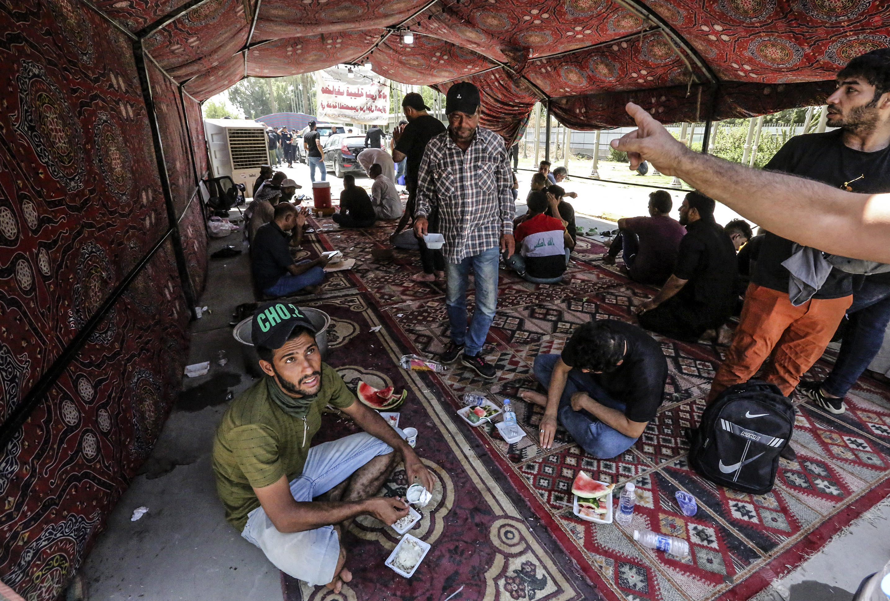 Supporters of Iraqi cleric Moqtada Sadr