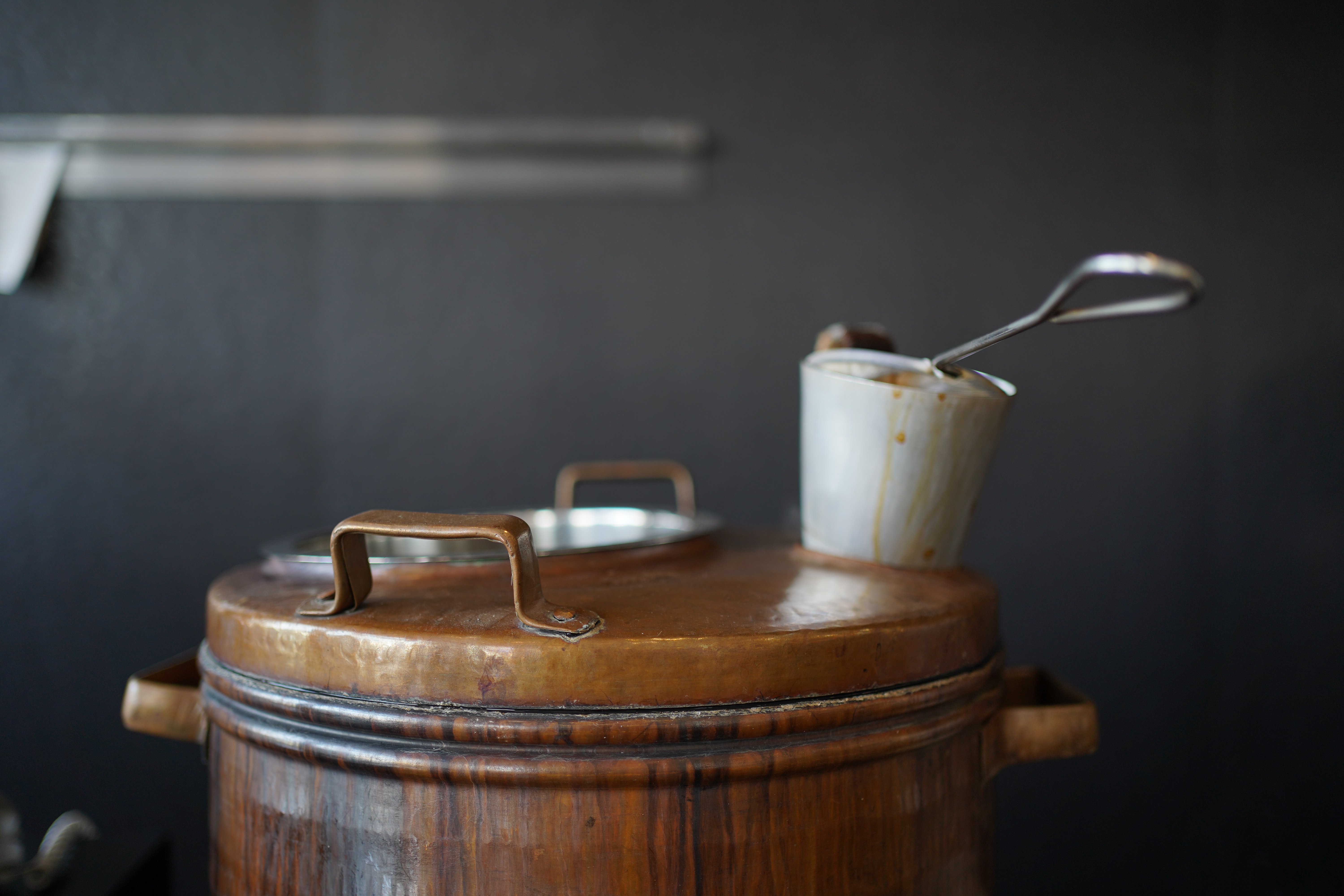 The top lid of Samovar Dosa Street