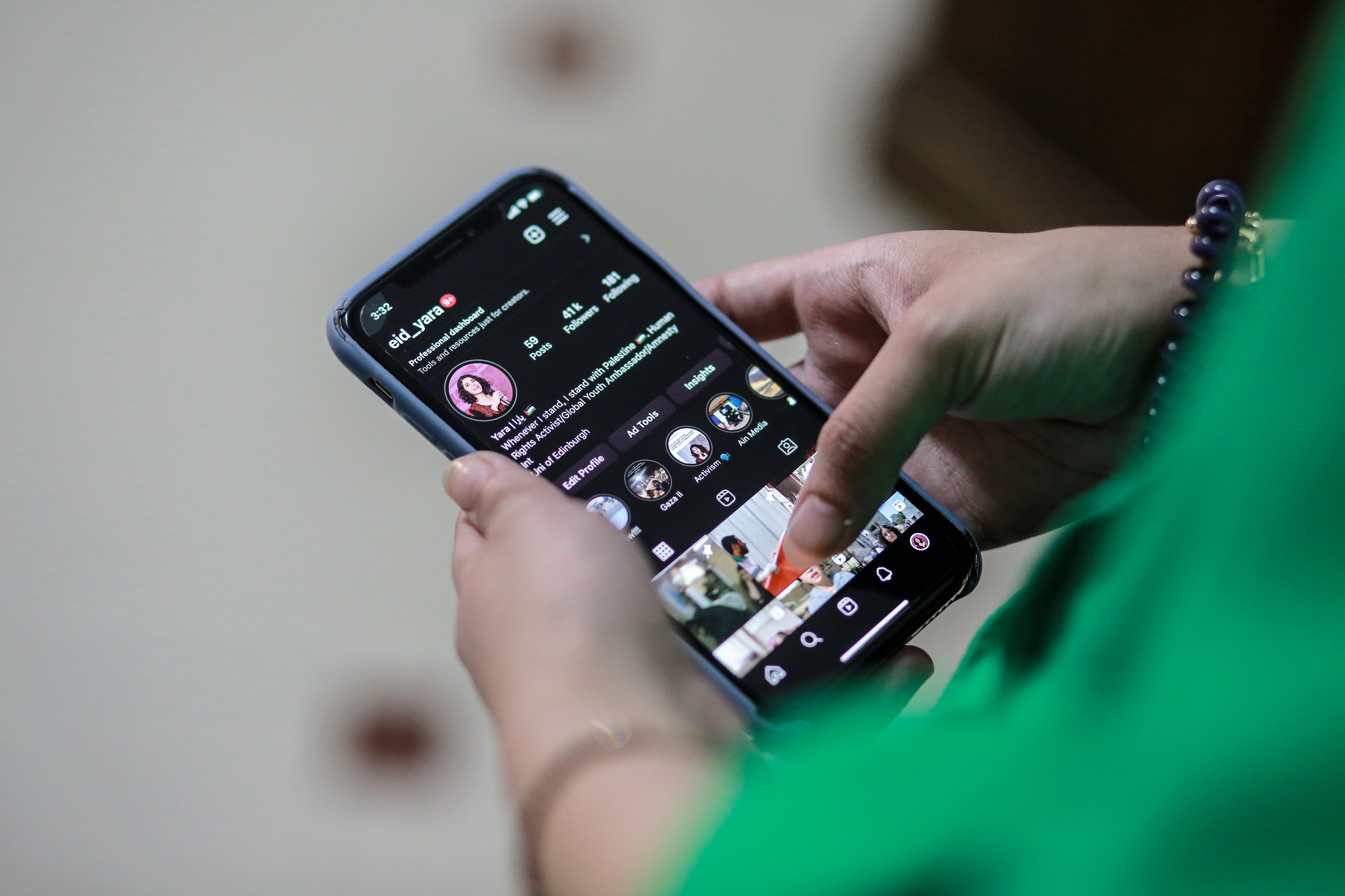 A mobile opening Instagram account