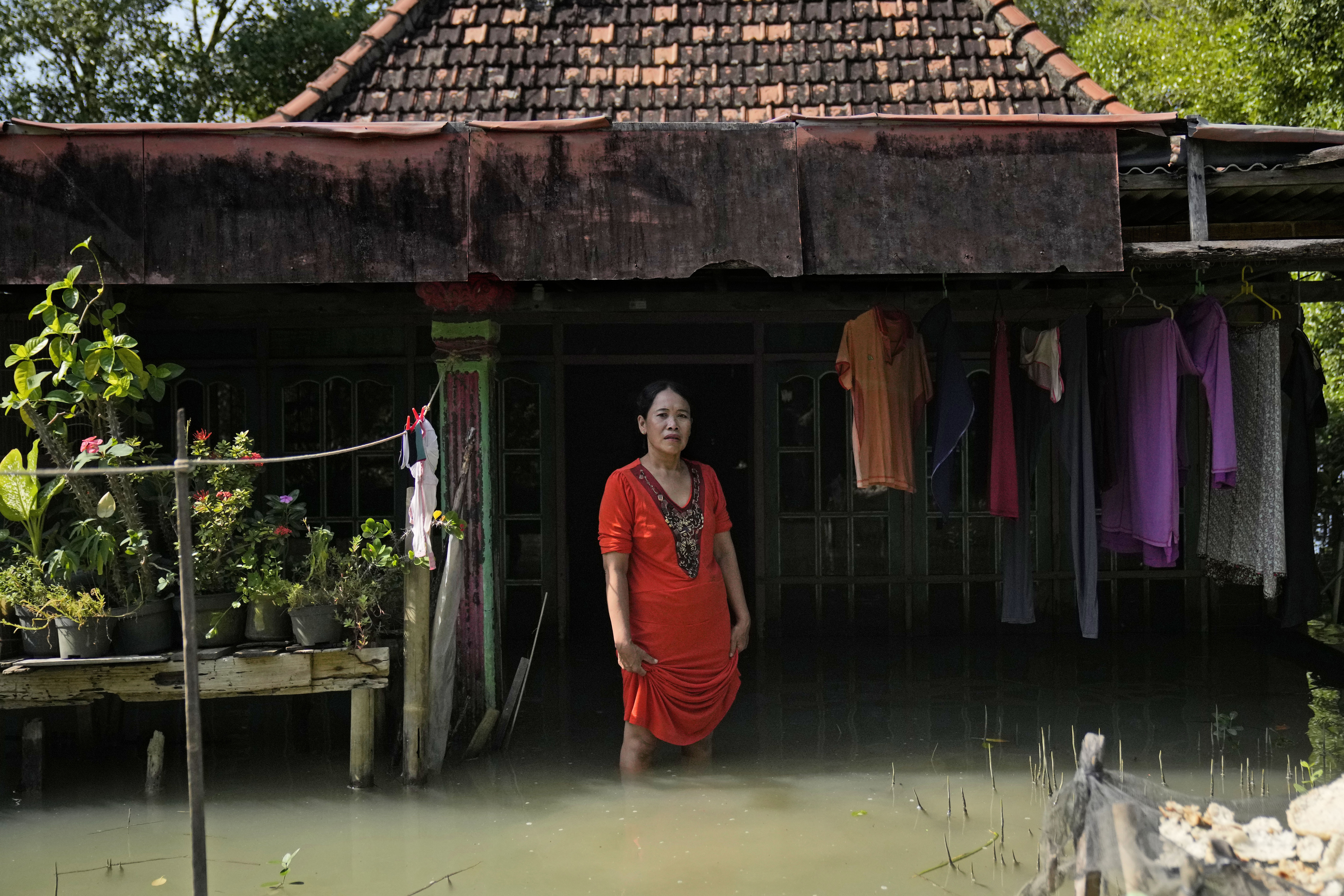 Climate Indonesia Living Amid Flood