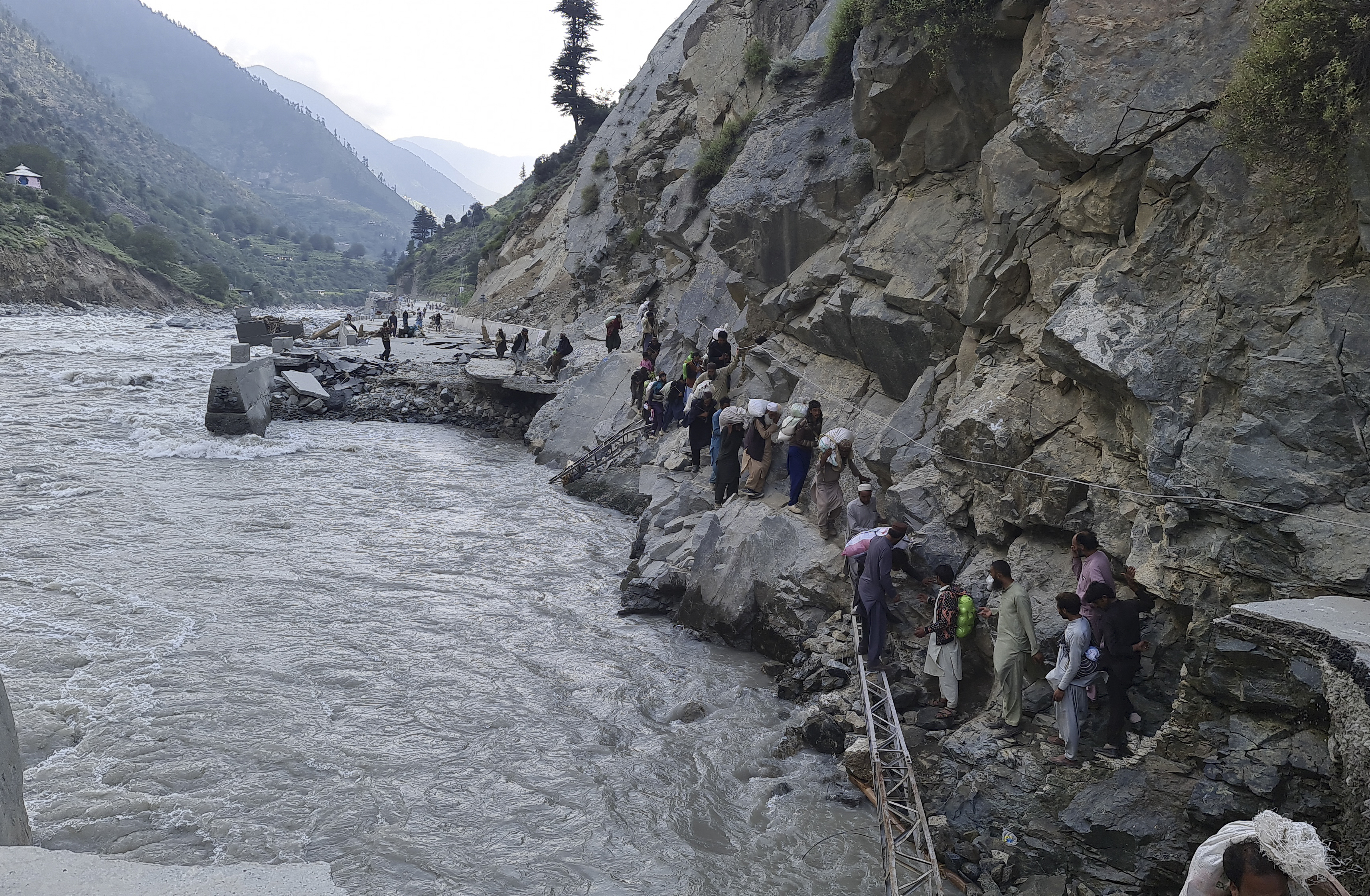 INTERACTIVE_Pakistan Floods_Kalam Valley