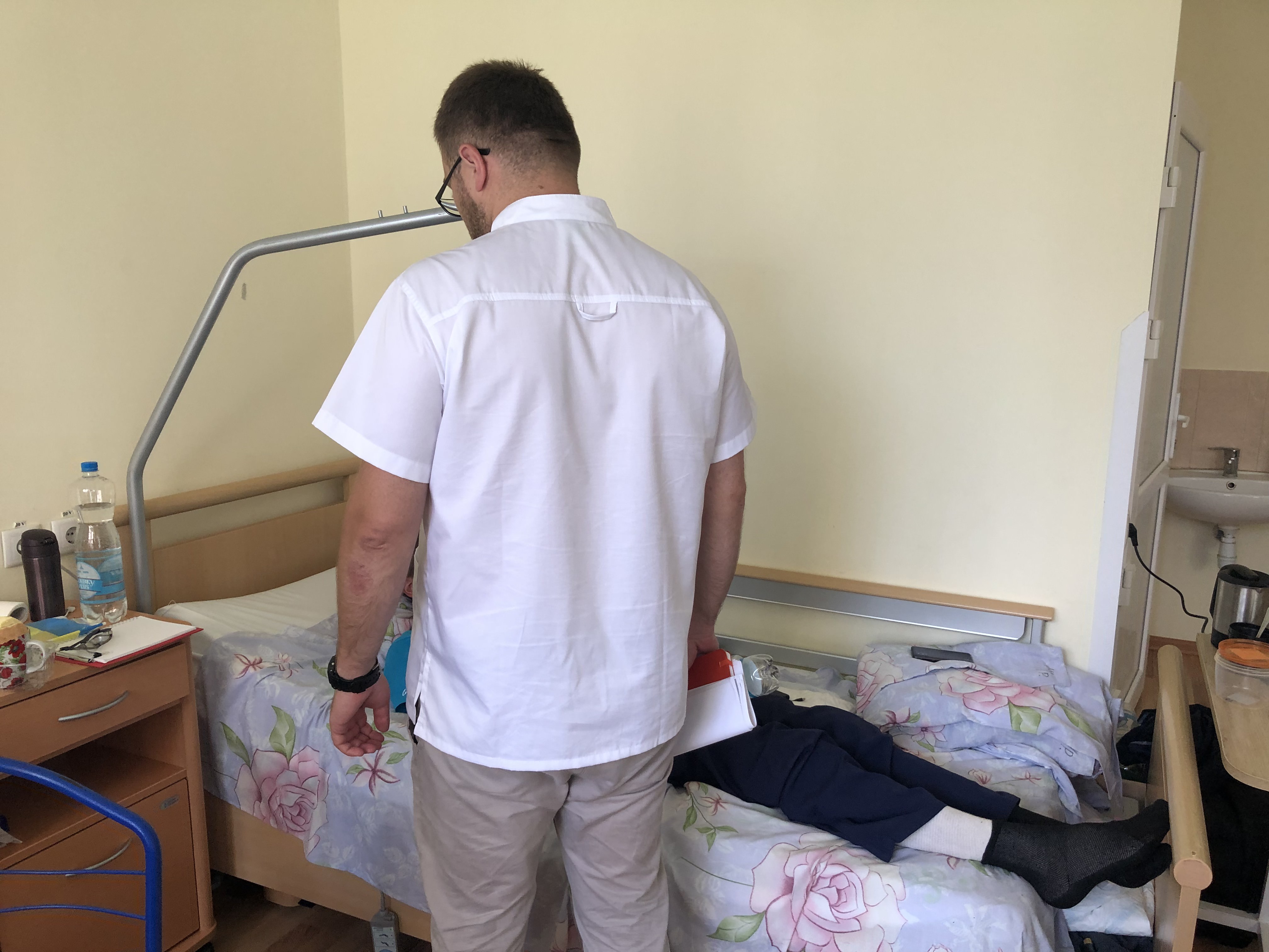 A photo of Dr Lykhach standing over Pelipenko.