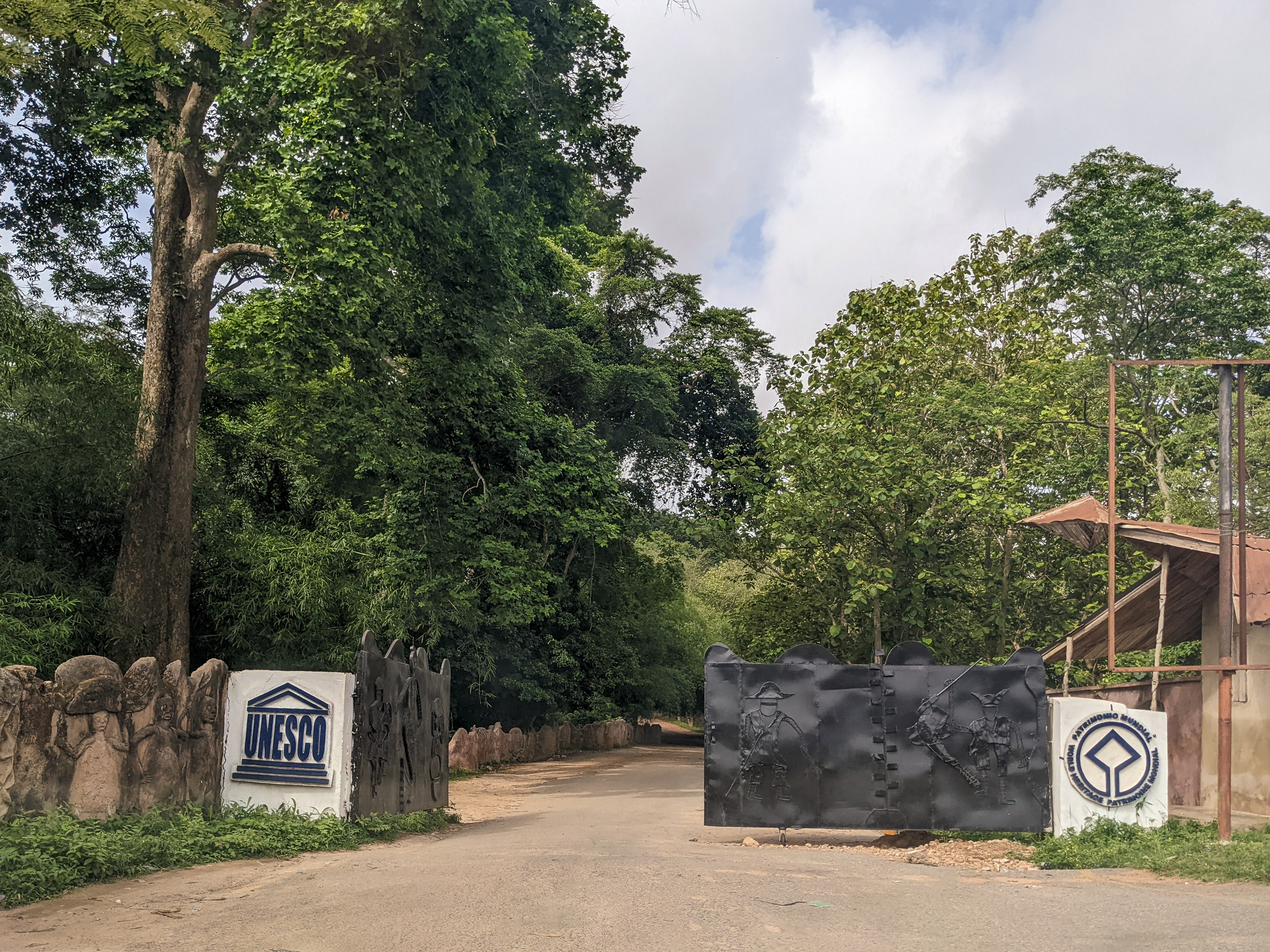 The pollution of Nigeria's sacred Osun river [Eromo Egbejule/Al Jazeera]