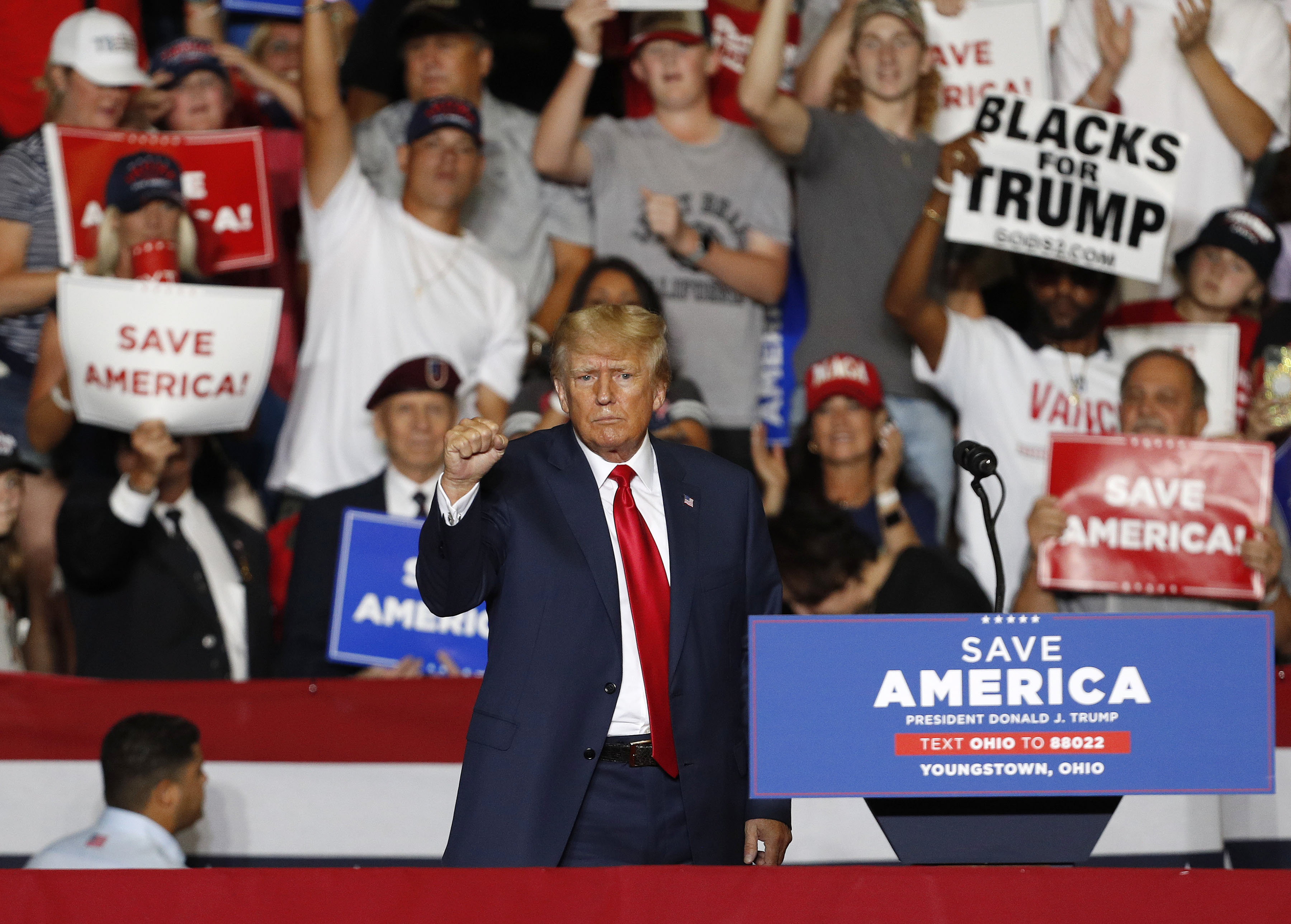 epa10190823 Former US President Donald Trump gestures during a Save America rally at the Covelli Centre in Youngstown, Ohio, USA, 17 September 2022. EPA-EFE/DAVID MAXWELL