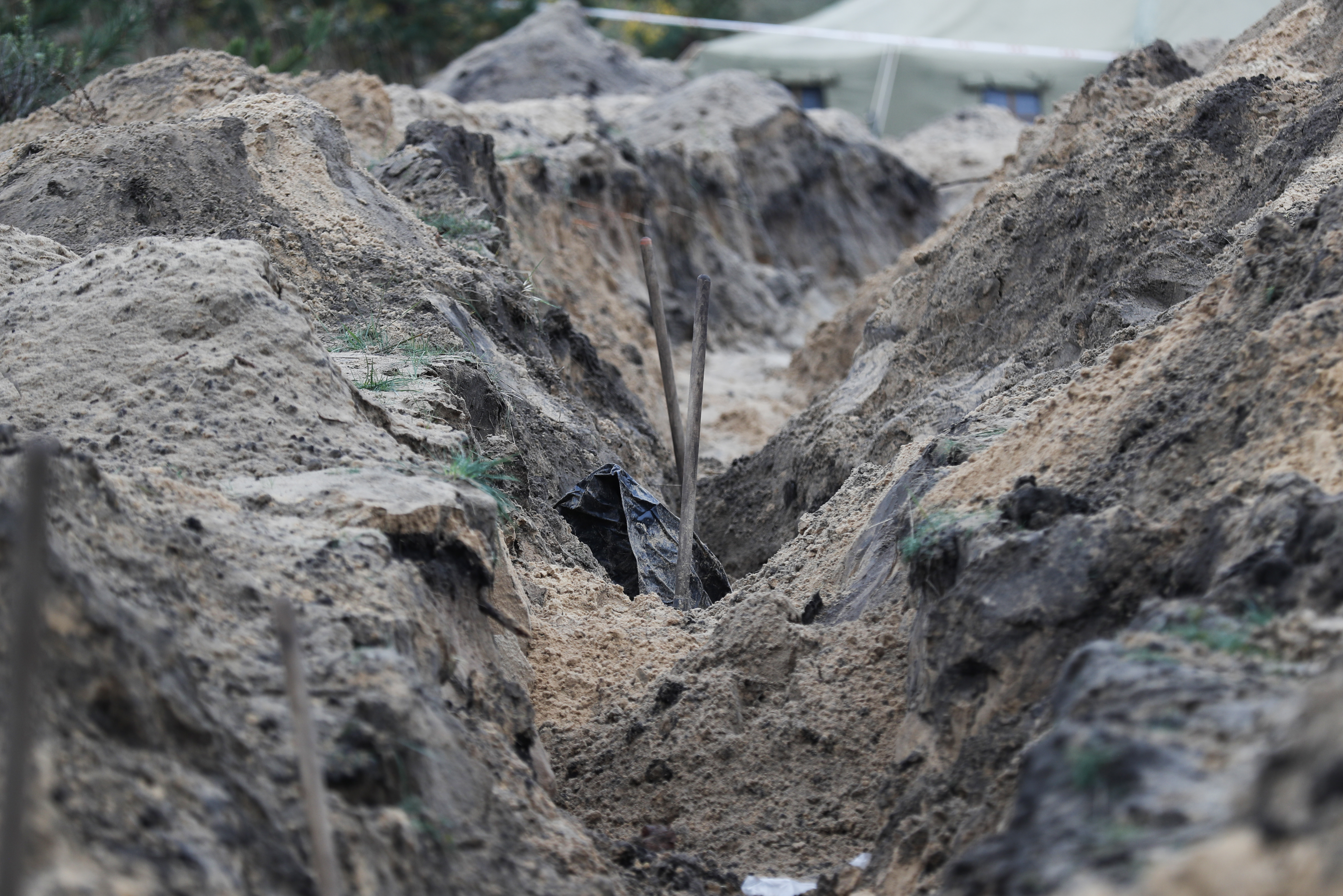 mass grave in Lyman, Ukraine