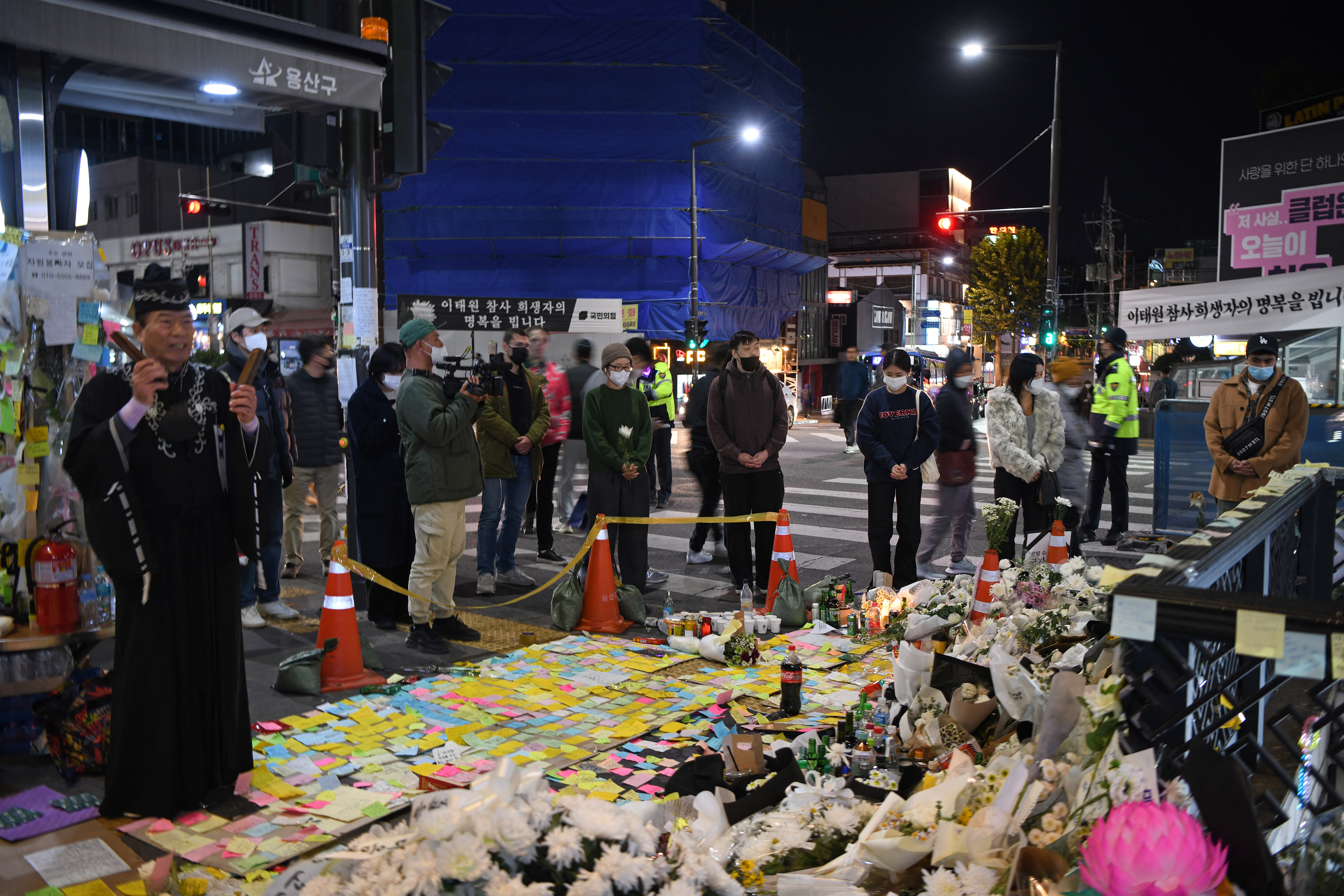 A Japanese monk (L) chants near a makeshift memorial in Seoul.