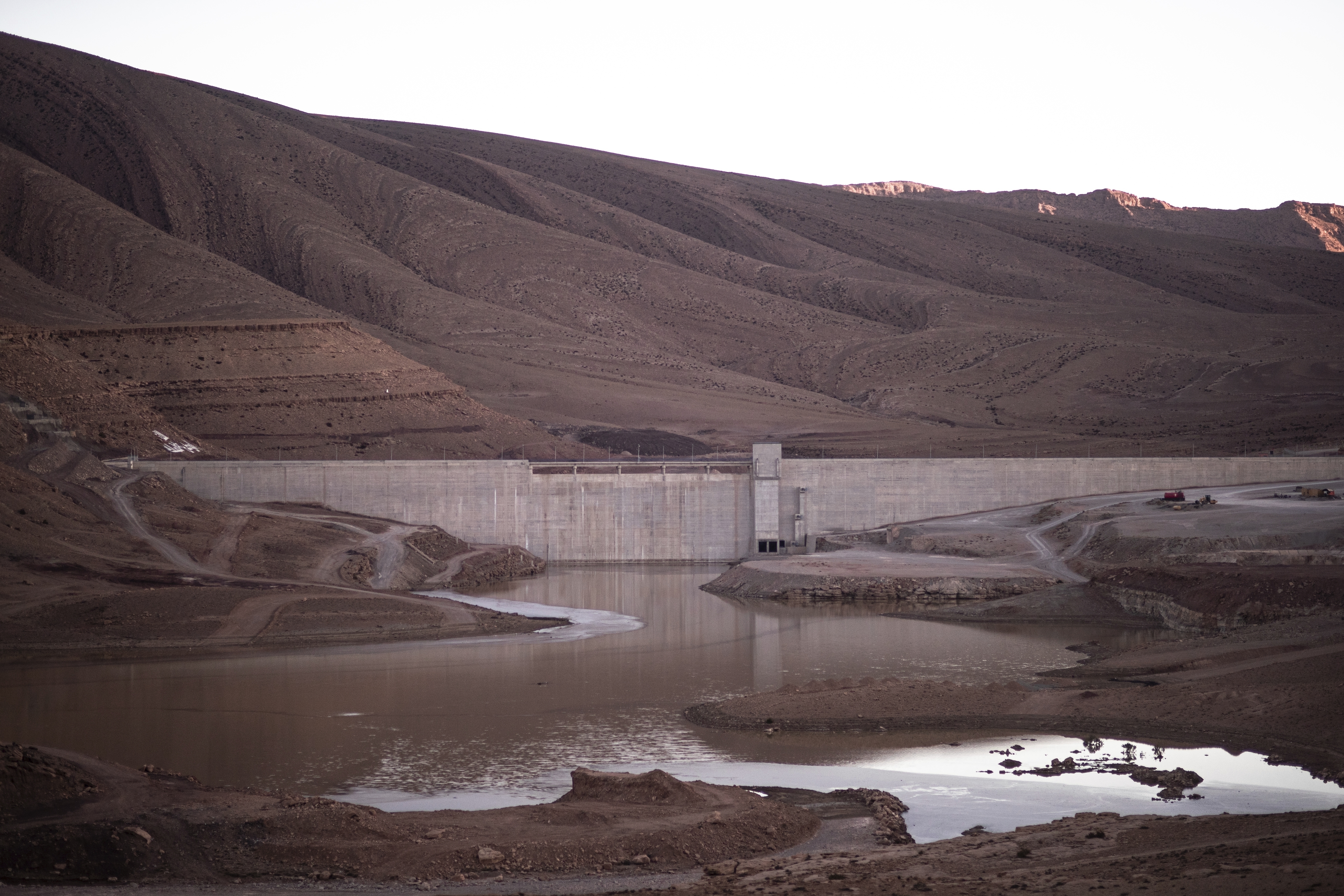 Low water levels are visible near the Todgha dam