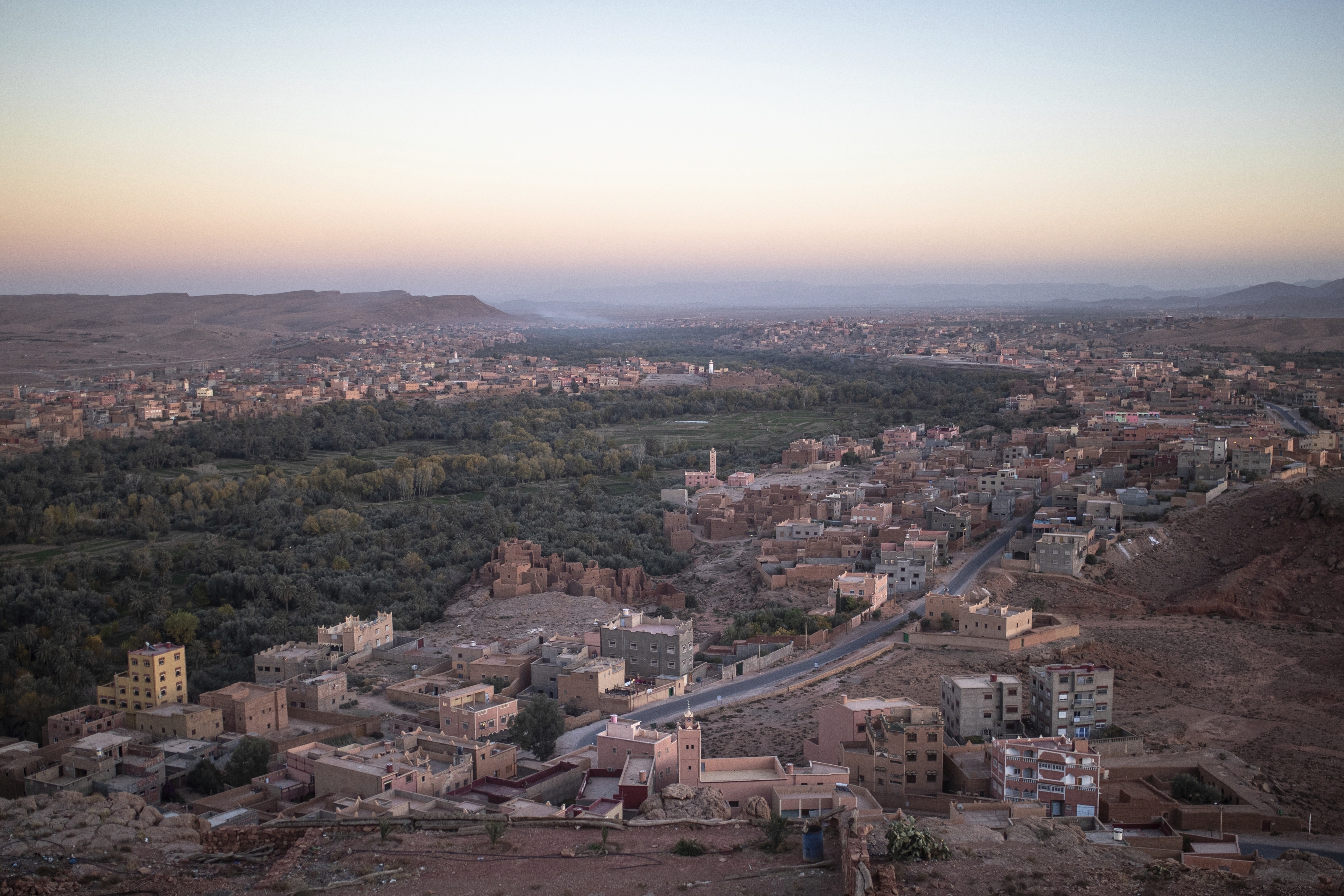 The sun sets over Tinghir