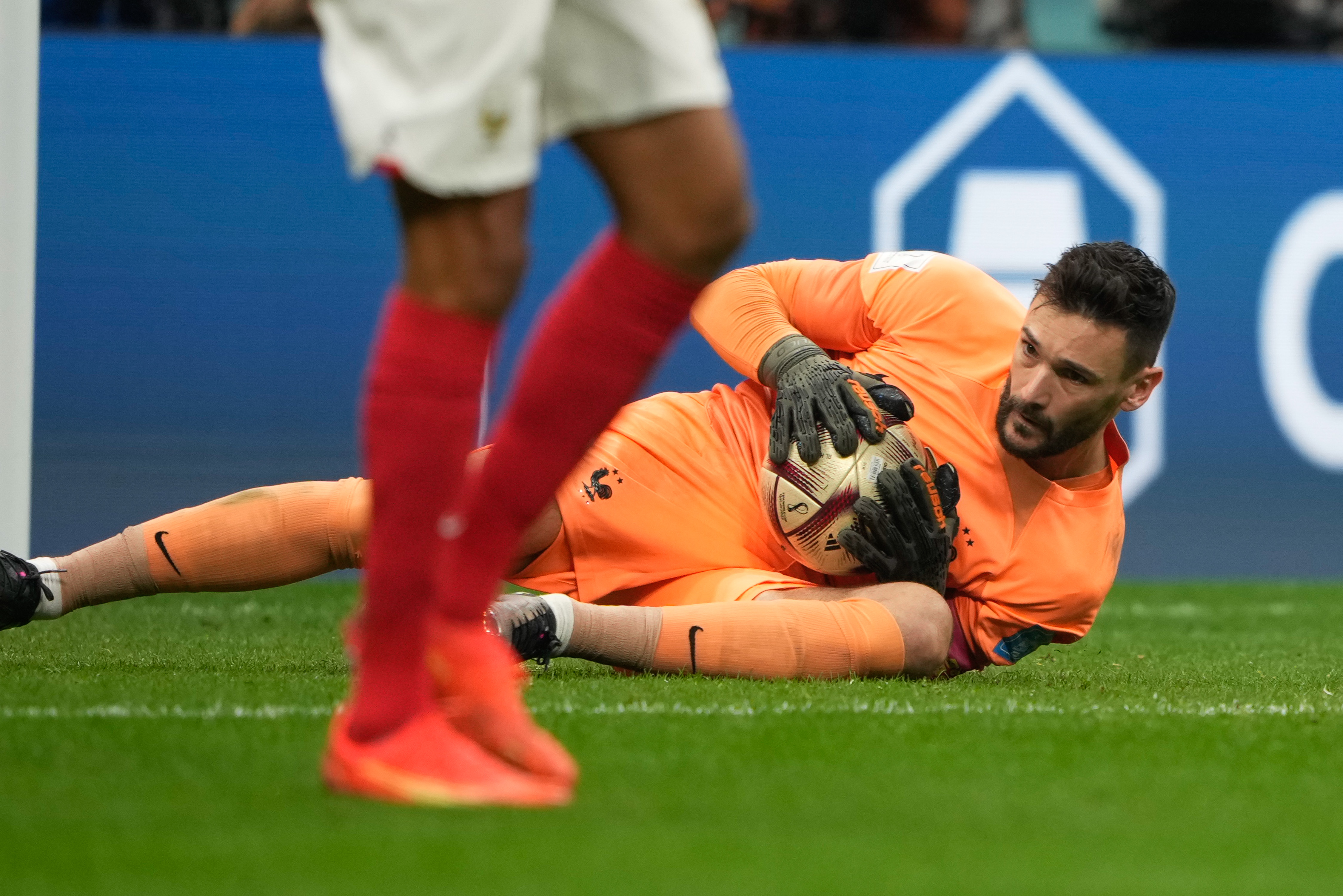 Hugo Lloris #1 making a save