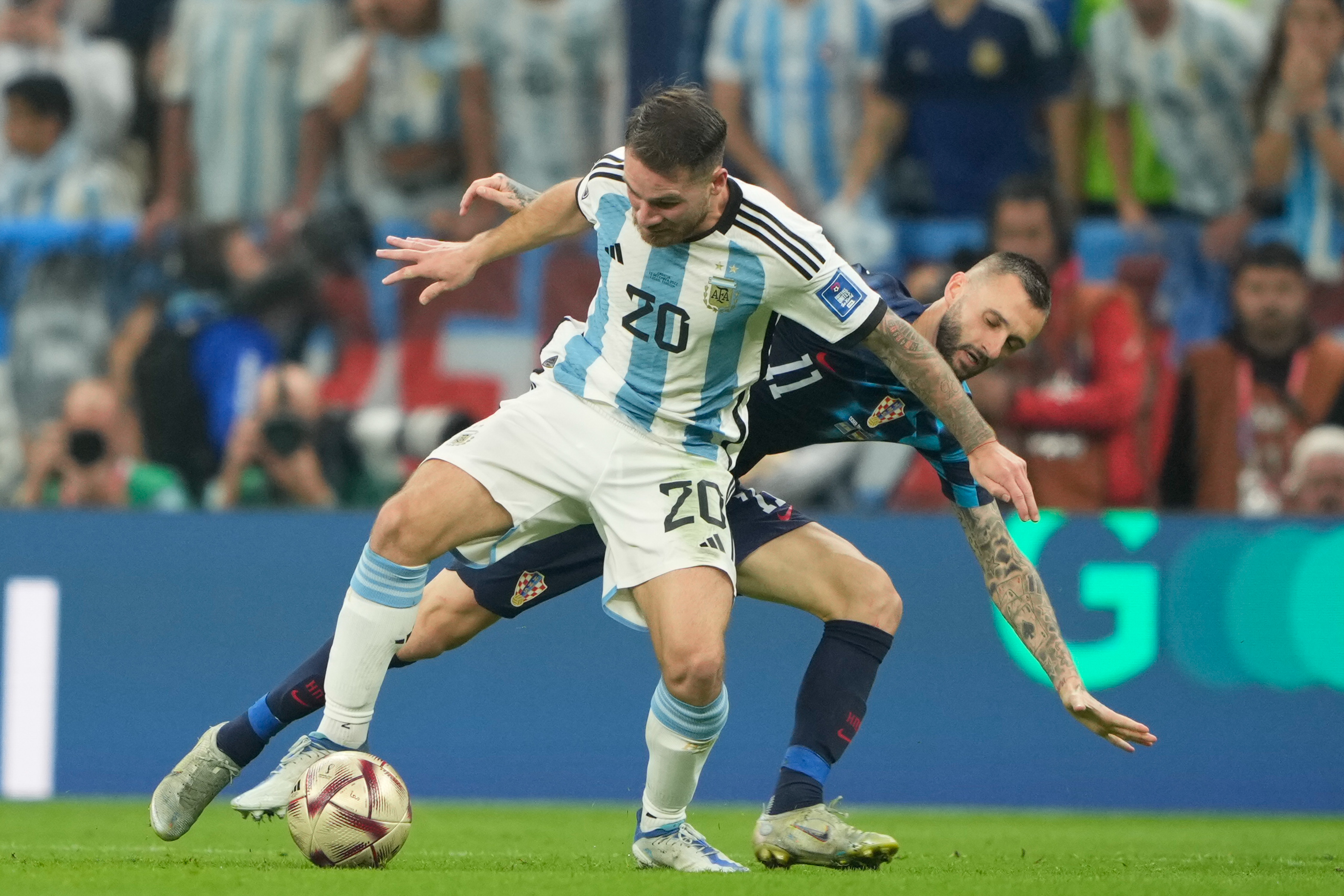 Alexis Mac Allister #20 in action with Marcelo Brozovic