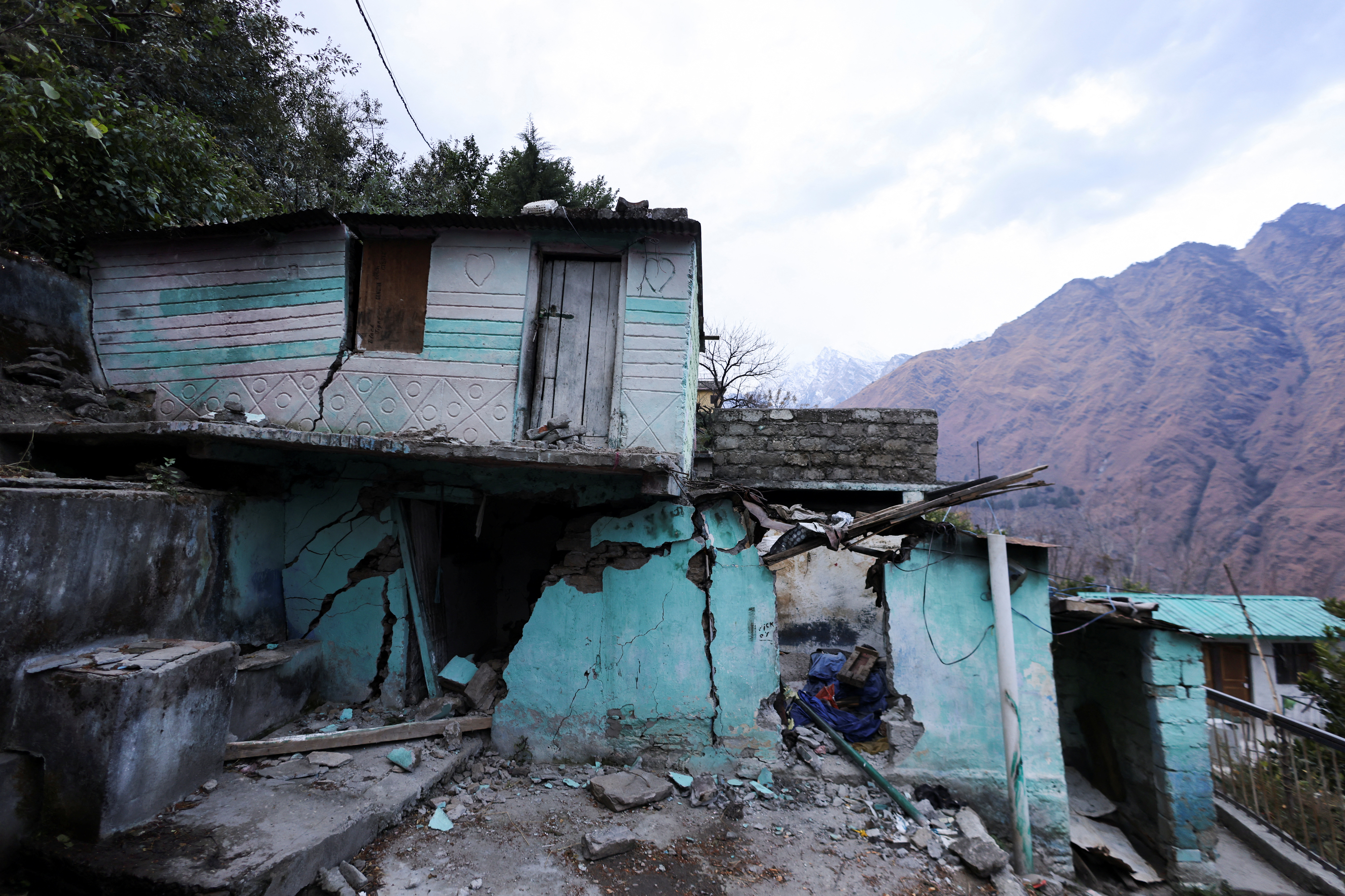 Cracks are seen on the walls of a residential house in Joshimath, in the northern state of Uttarakhand, India, January 13, 2023.REUTERS/Anushree Fadnavis