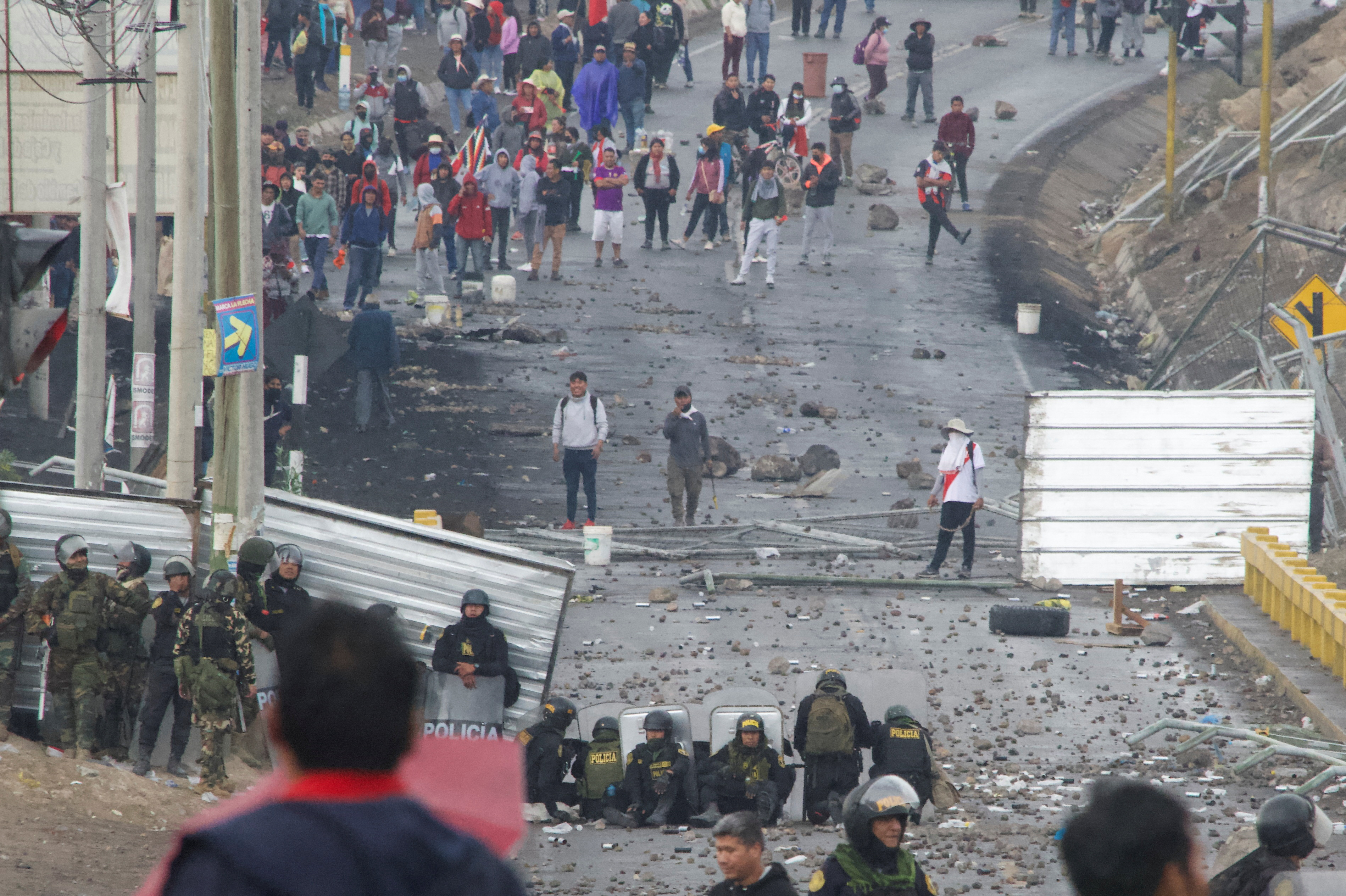 Police block demonstrators from getting closer to the airport during a protest to demand the resignation of Peru's President Dina Boluarte, new snap elections, the closure of Congress and a new constitution, in Arequipa, Peru January 19, 2023. REUTERS/Oswald Charca NO RESALES. NO ARCHIVES