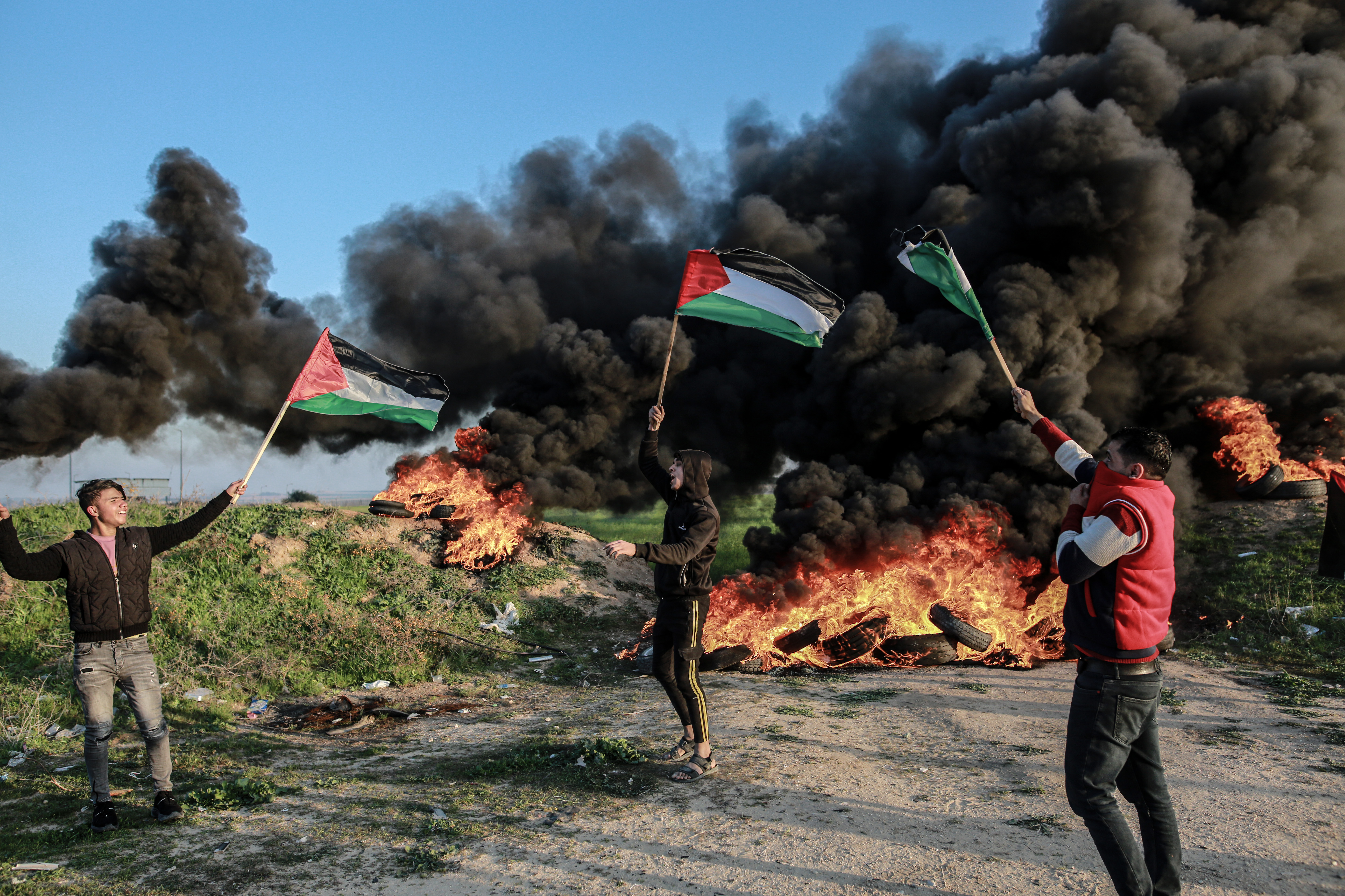 Palestinians youths waves flags.