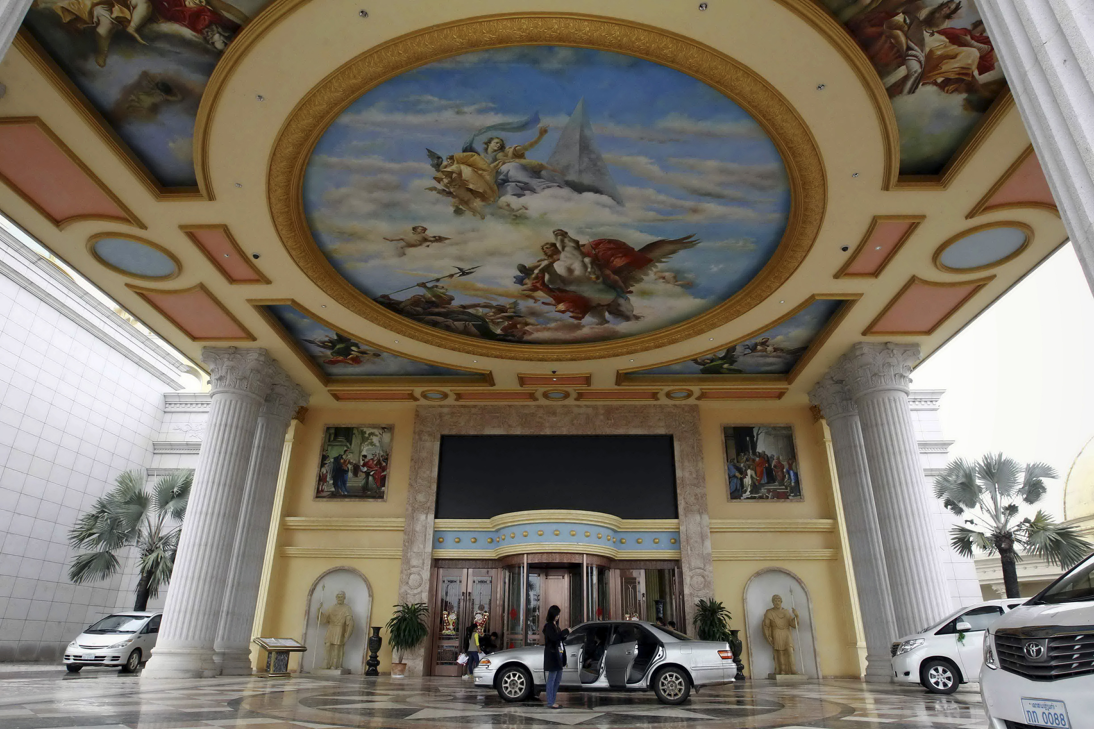 Vehicles stop at the the entrance to the Kings Romans casino, part of the Golden Triangle Special Economic Zone run by Chinese company Jin Mu Mian, in Laos along the Mekong river opposite Sop Ruak in the Golden Triangle region bordering Thailand, Laos and Myanmar January 14, 2012. The murder of 13 Chinese sailors last October on the Mekong was the deadliest attack on Chinese nationals overseas in modern times and highlights the growing presence of China in the Golden Triangle, the opium-growing region straddling Myanmar, Laos and Thailand. Picture taken January 14, 2012. To match Special Report MEKONG-CHINA/MURDERS REUTERS/Sukree Sukplang (LAOS - Tags: CIVIL UNREST TRAVEL BUSINESS POLITICS)