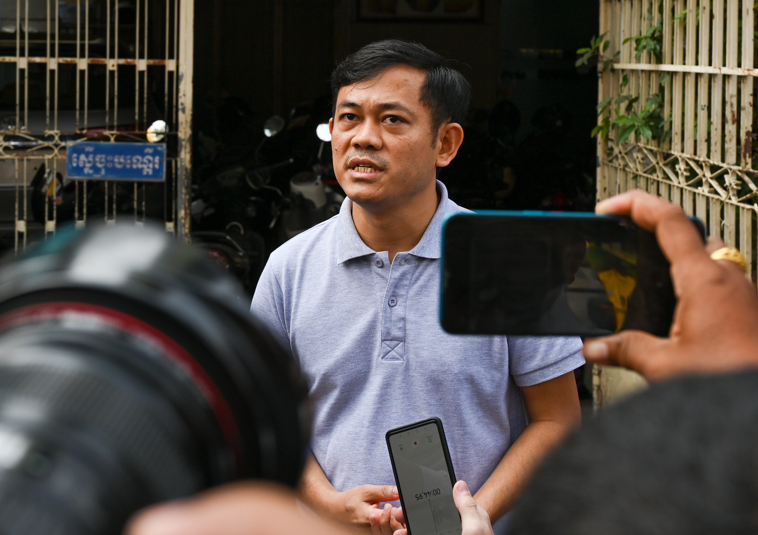 Ith Sothoeuth, media director of the Cambodian Centre for Independent Media (CCIM) speaking to journalists about the move to close VOD. He is wearing a pale blue shirt and looks serious and businesslike