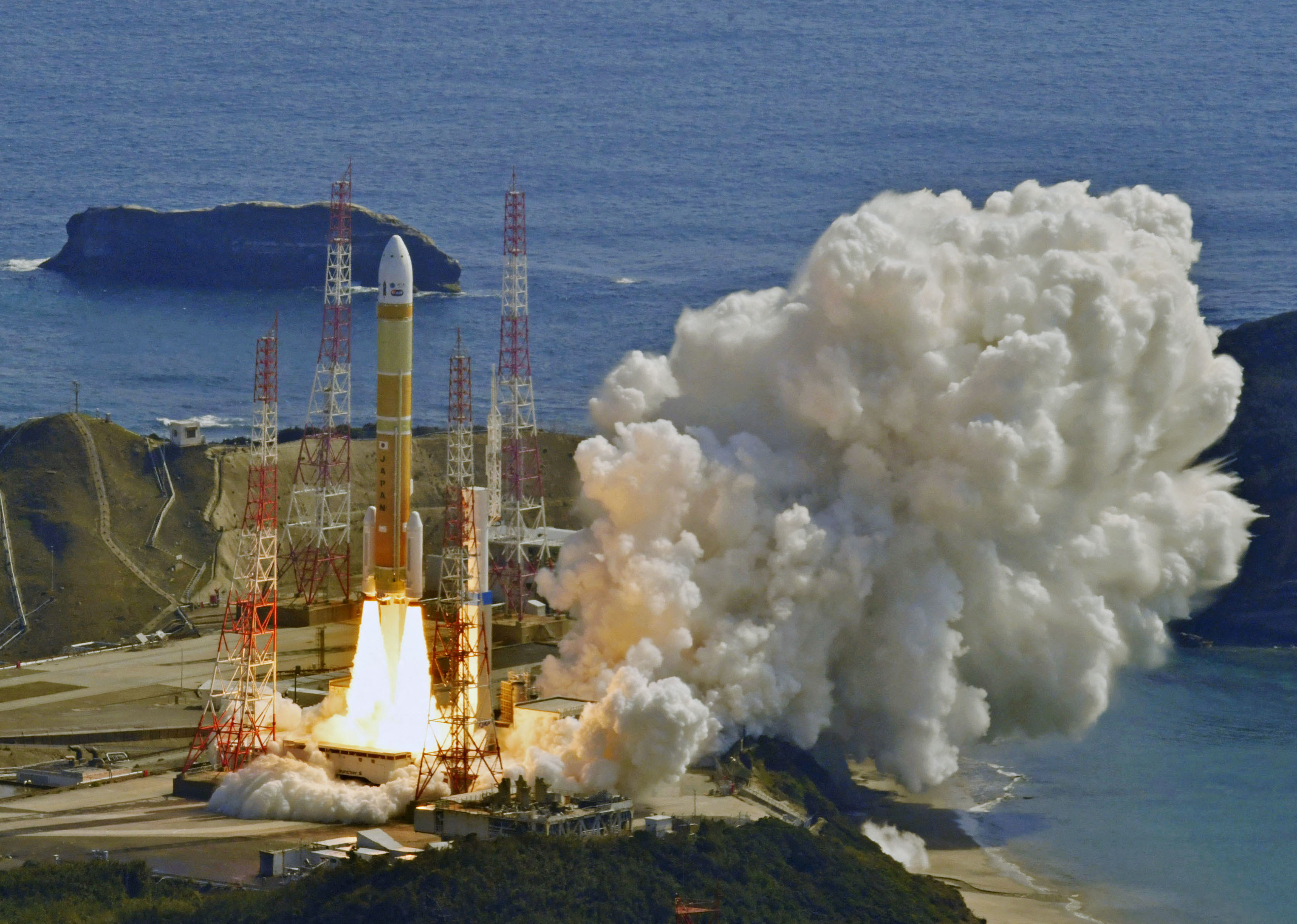 H3 rocket lifts off from the launching pad at Tanegashima Space Center