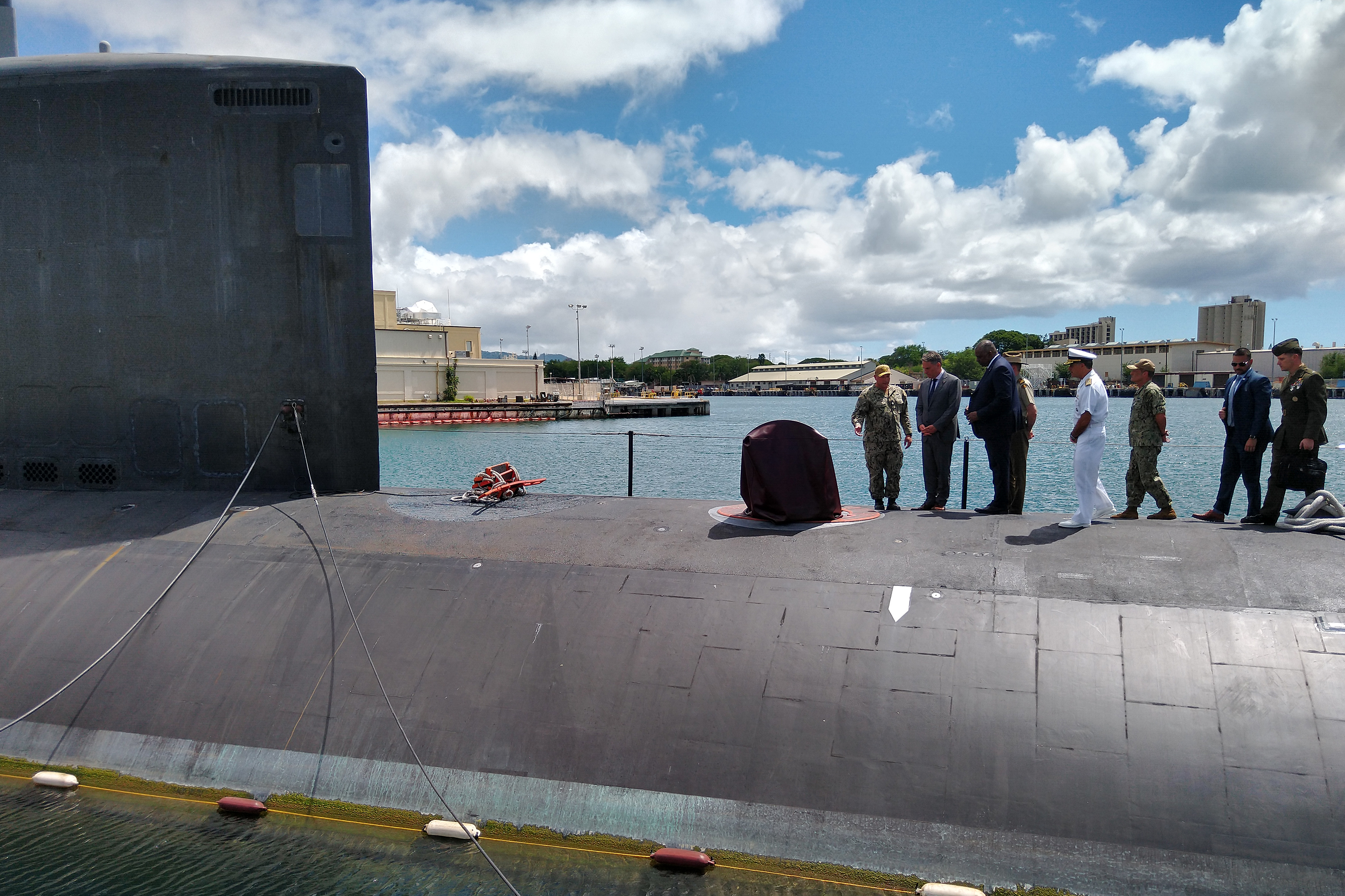 US Secretary of Defense Lloyd Austin (3rd L) and Deputy Prime Minister and Minister of Defense of Australia Richard Marles (2nd L) visit the USS Mississippi submarine in Pearl Harbor, Hawaii on October 1, 2022. (Photo by Sylvie LANTEAUME / AFP)