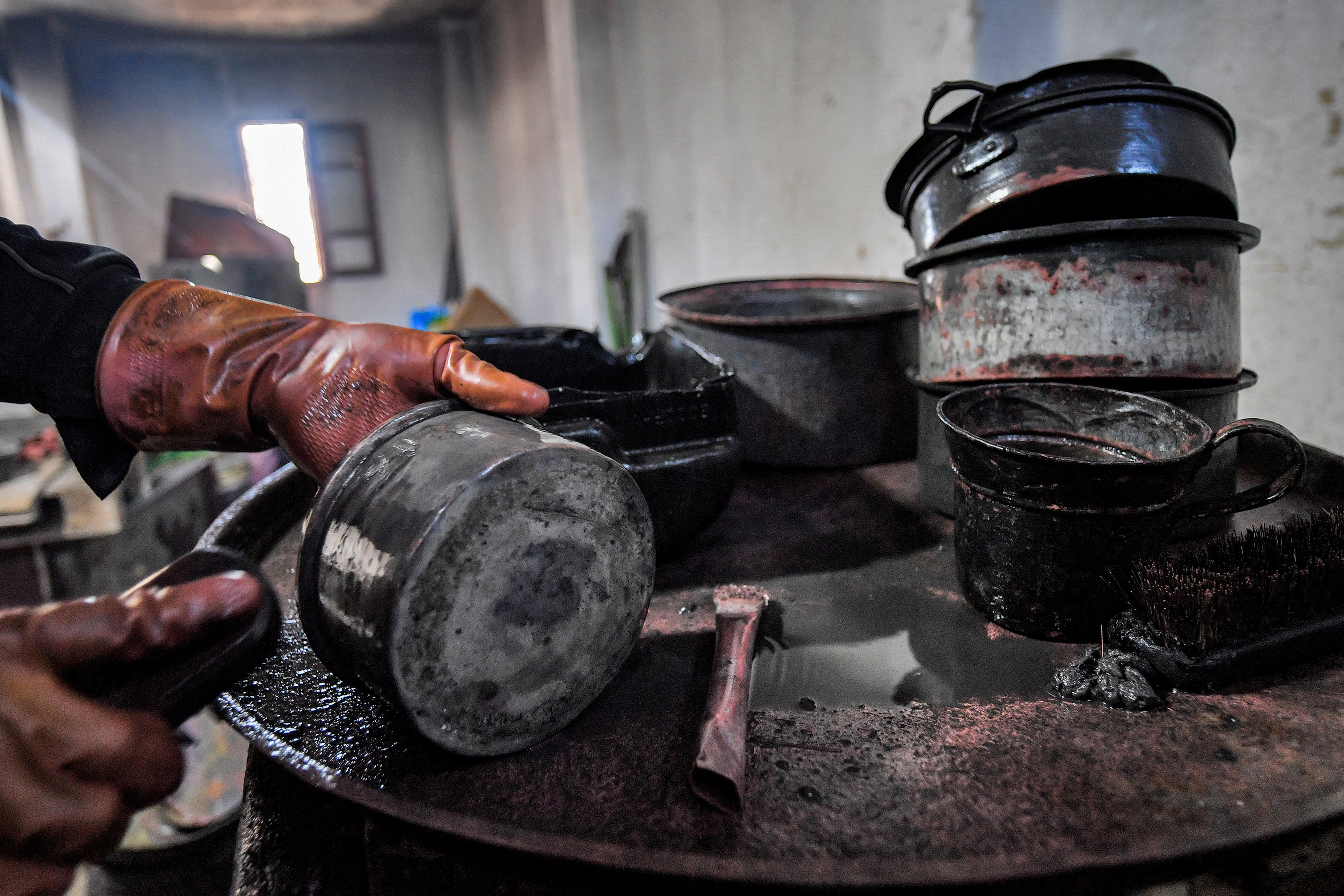 Tunisian coppersmiths bring fresh shine to Ramadan