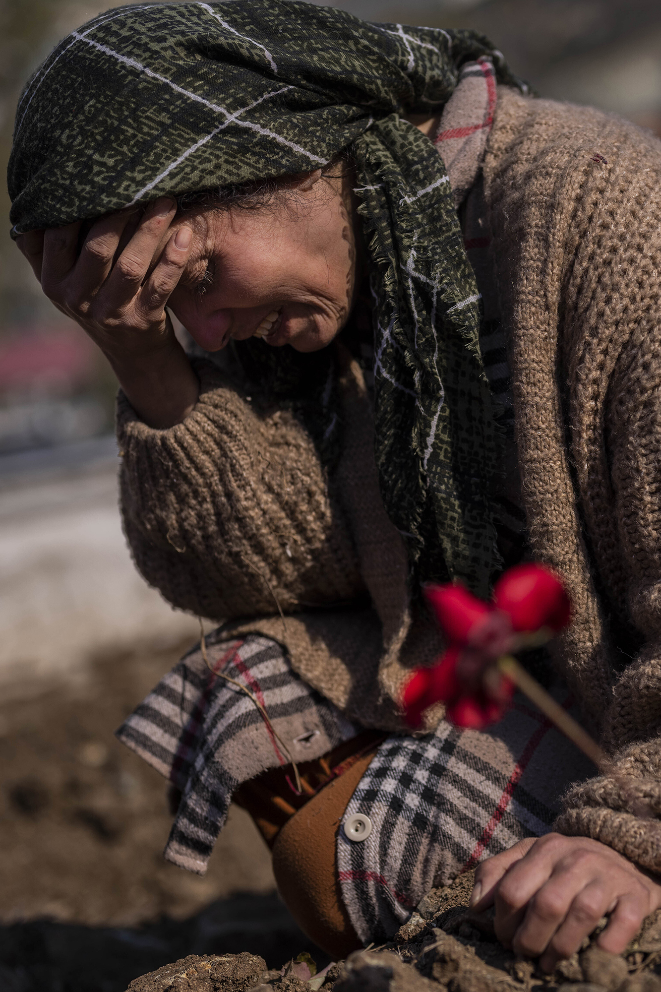 A member of the Vehibe family mourns a relative during the burial of one of the earthquake victims that struck a border region of Turkey and Syria five days ago in Antakya