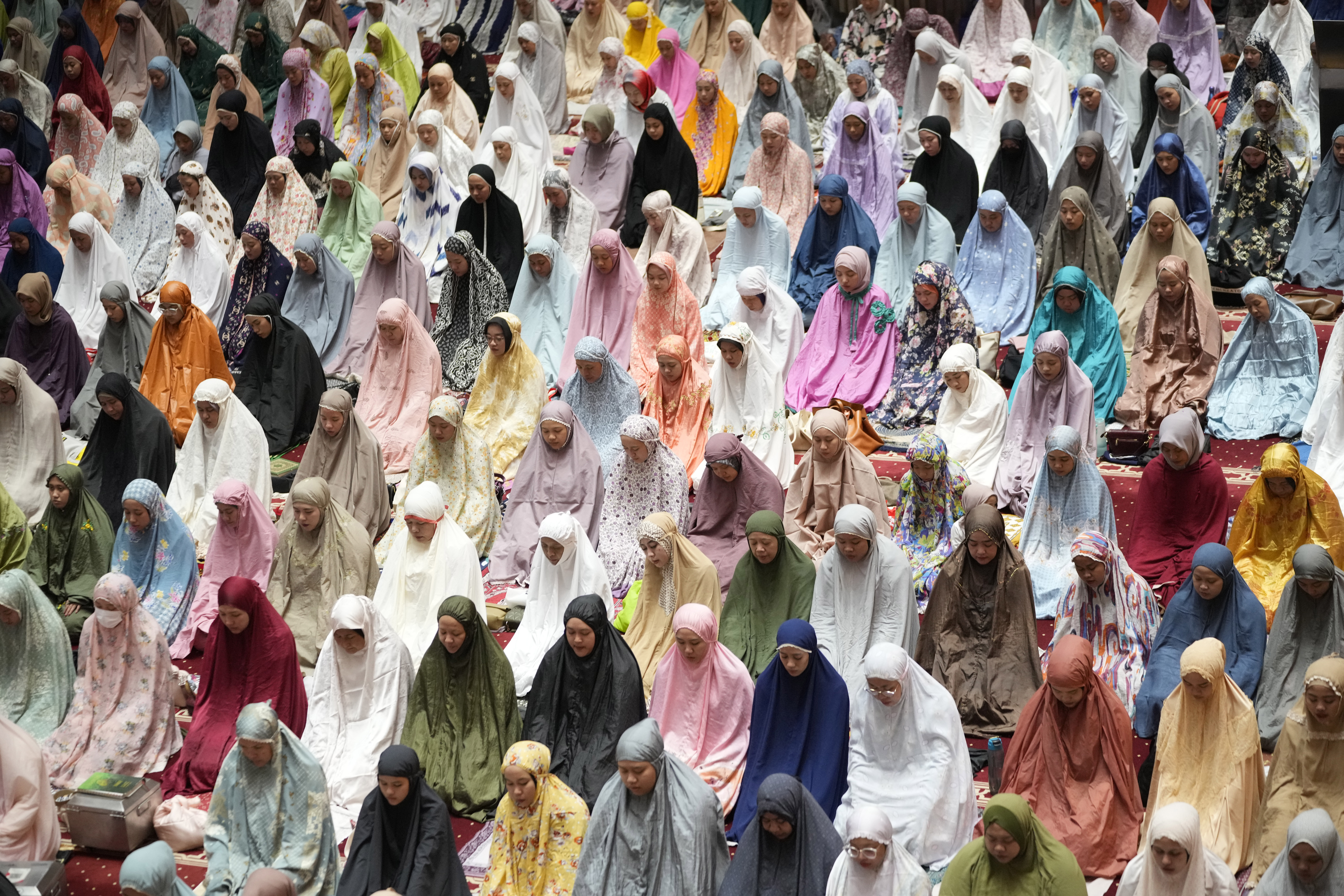 Indonesian Muslims perform an evening prayer called 'tarawih' marking the first eve of the holy fasting month of Ramadan, at Istiqlal Mosque in Jakarta, Indonesia