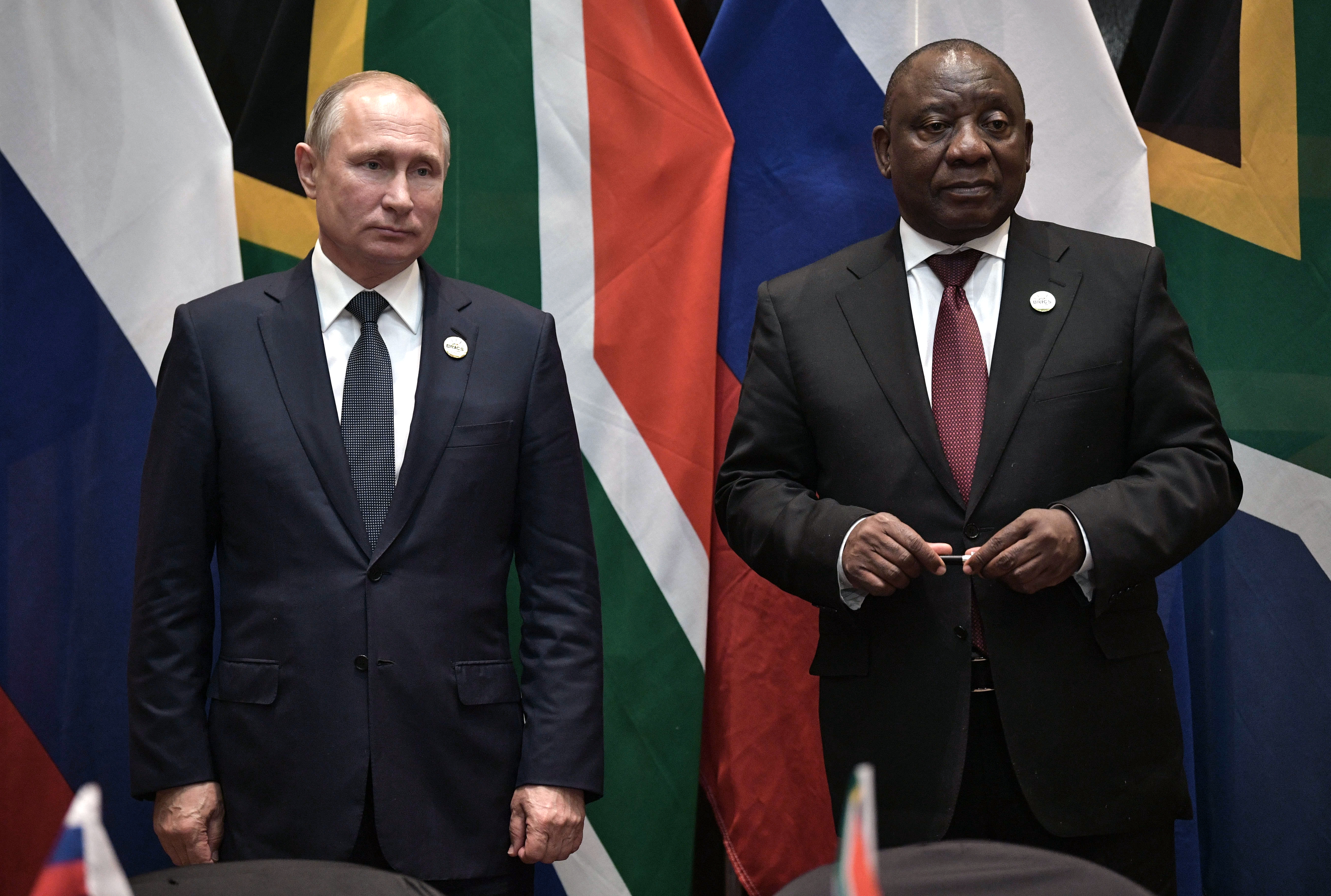 Russia's President Vladimir Putin (L) and South Africa's President Cyril Ramaphosa attend a signing ceremony on the sidelines of the BRICS summit in Johannesburg, South Africa July 26, 2018. [Alexei Nikolsky/Kremlin via Reuters]