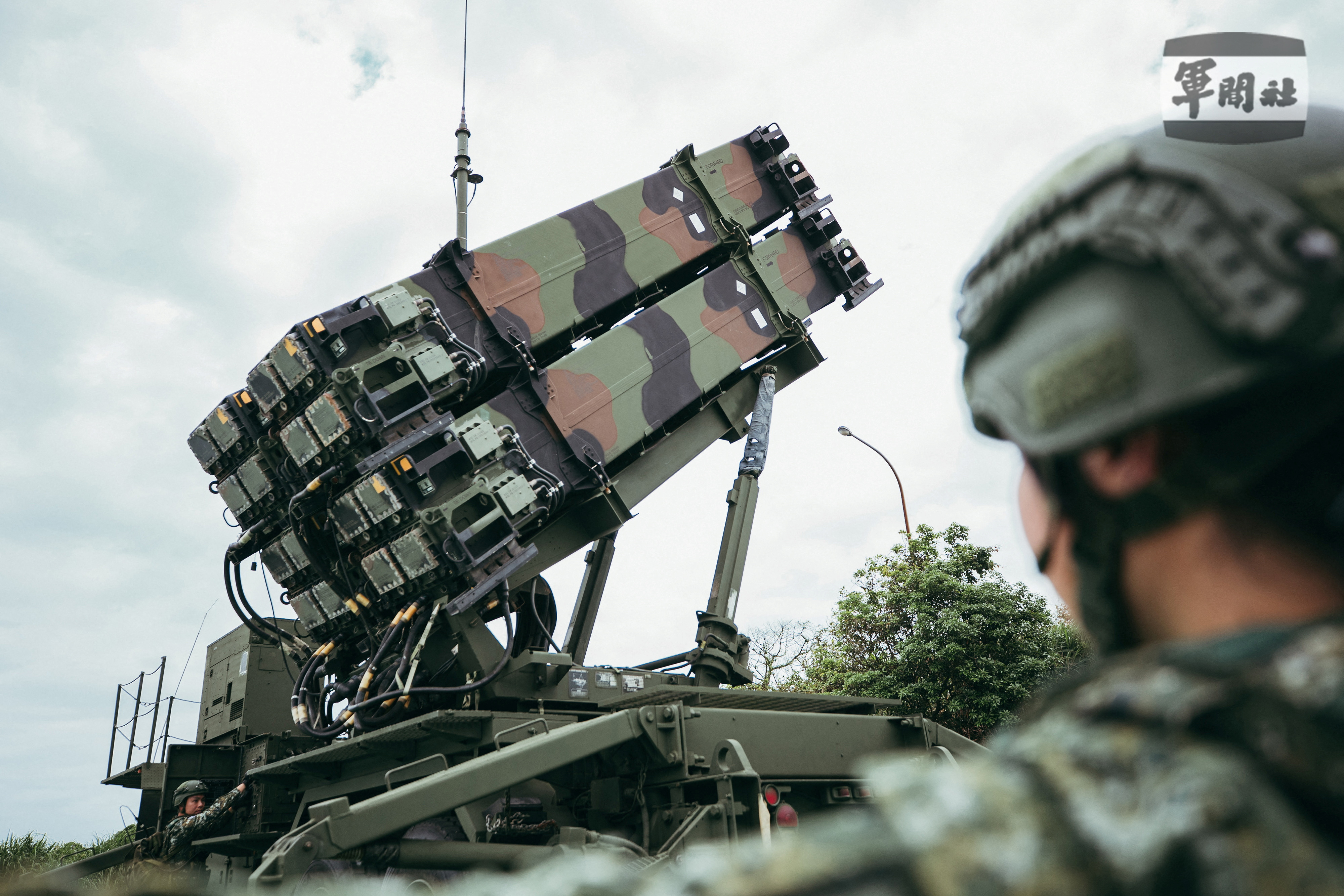 The Air Defense and Missile Command of Taiwan's Air Force. A soldier is on right of the camera in fatigues. The air defence system is pointing towards the sky