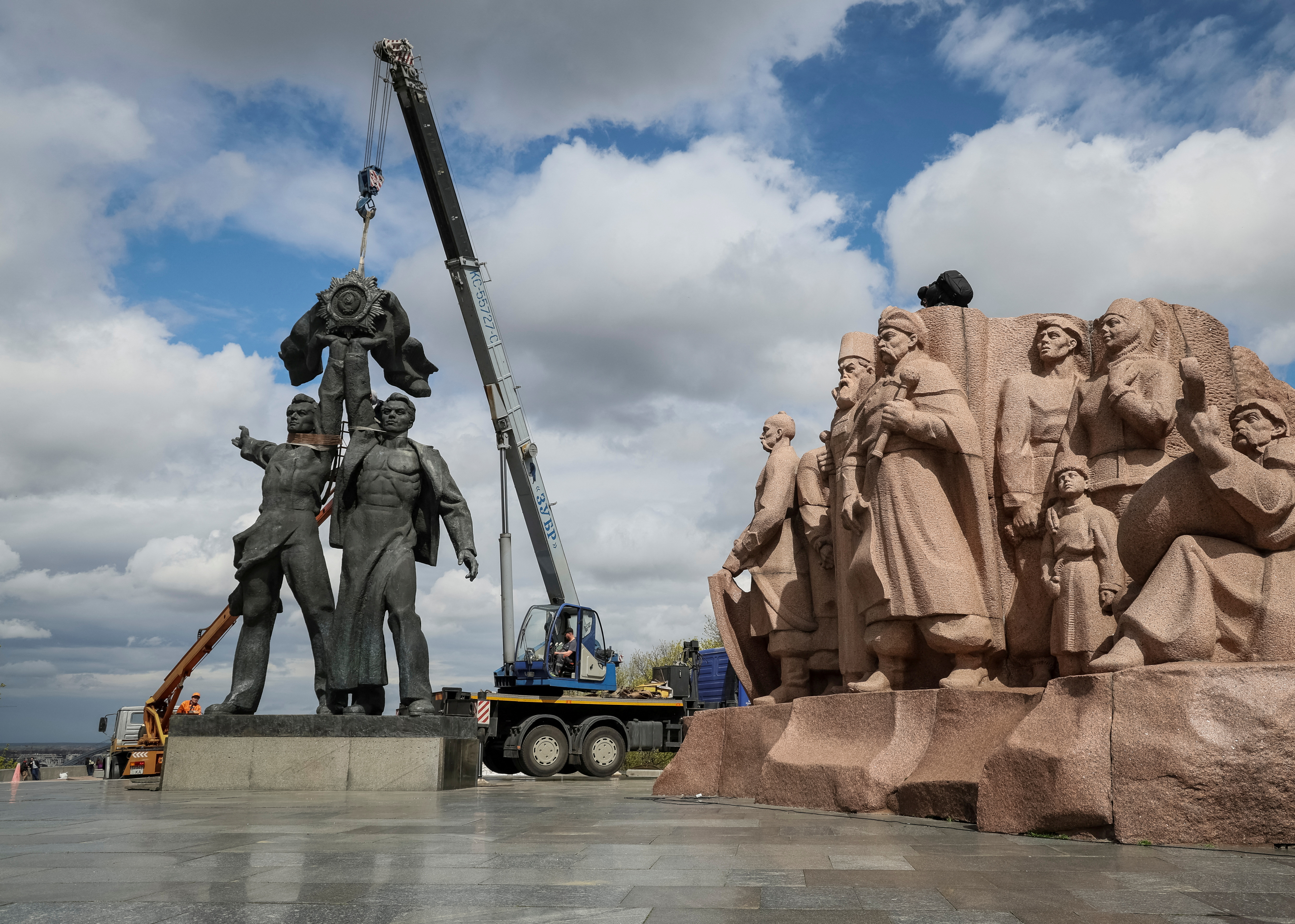 A Soviet monument to a friendship between Ukrainian and Russian nations is seen during its demolition