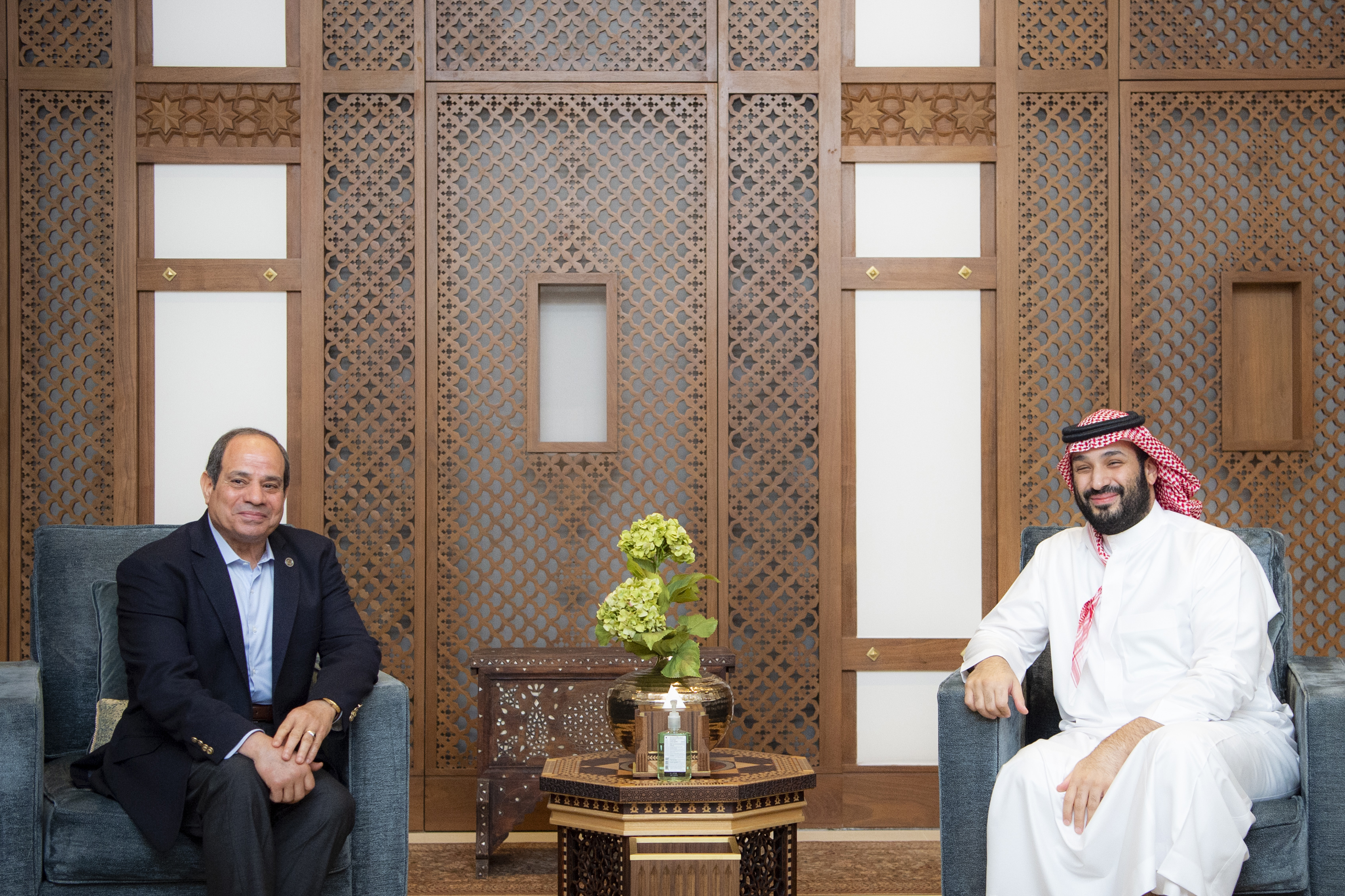 In this handout picture obtained from the Saudi Royal Palace, Crown Prince Mohammed bin Salman (R) meets Egypt's President Abdel Fattah al-Sisi in Jeddah