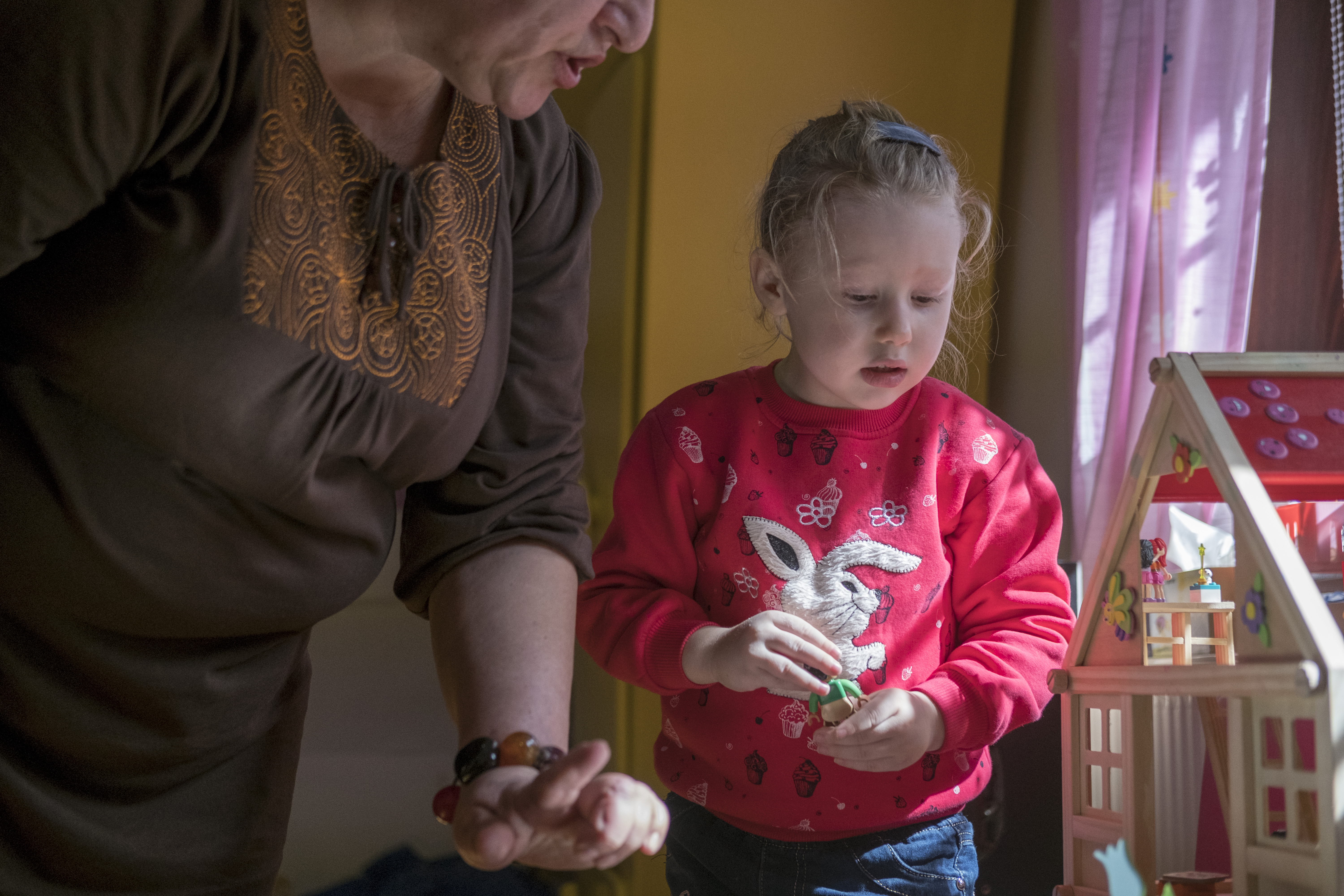 Families of Ukrainian children with disabilities struggle to access therapy in countries of refuge