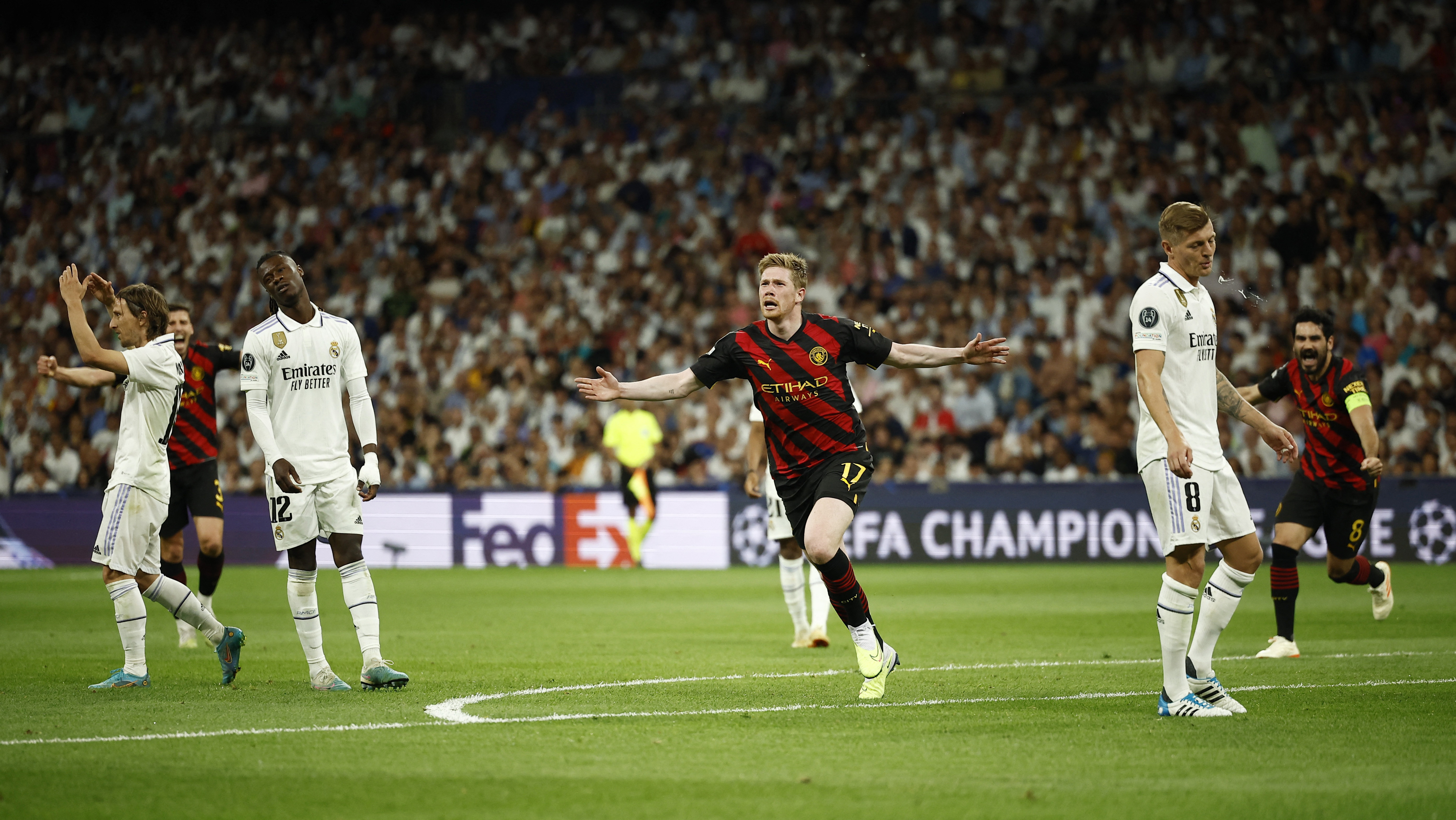 De Bruyne celebrates