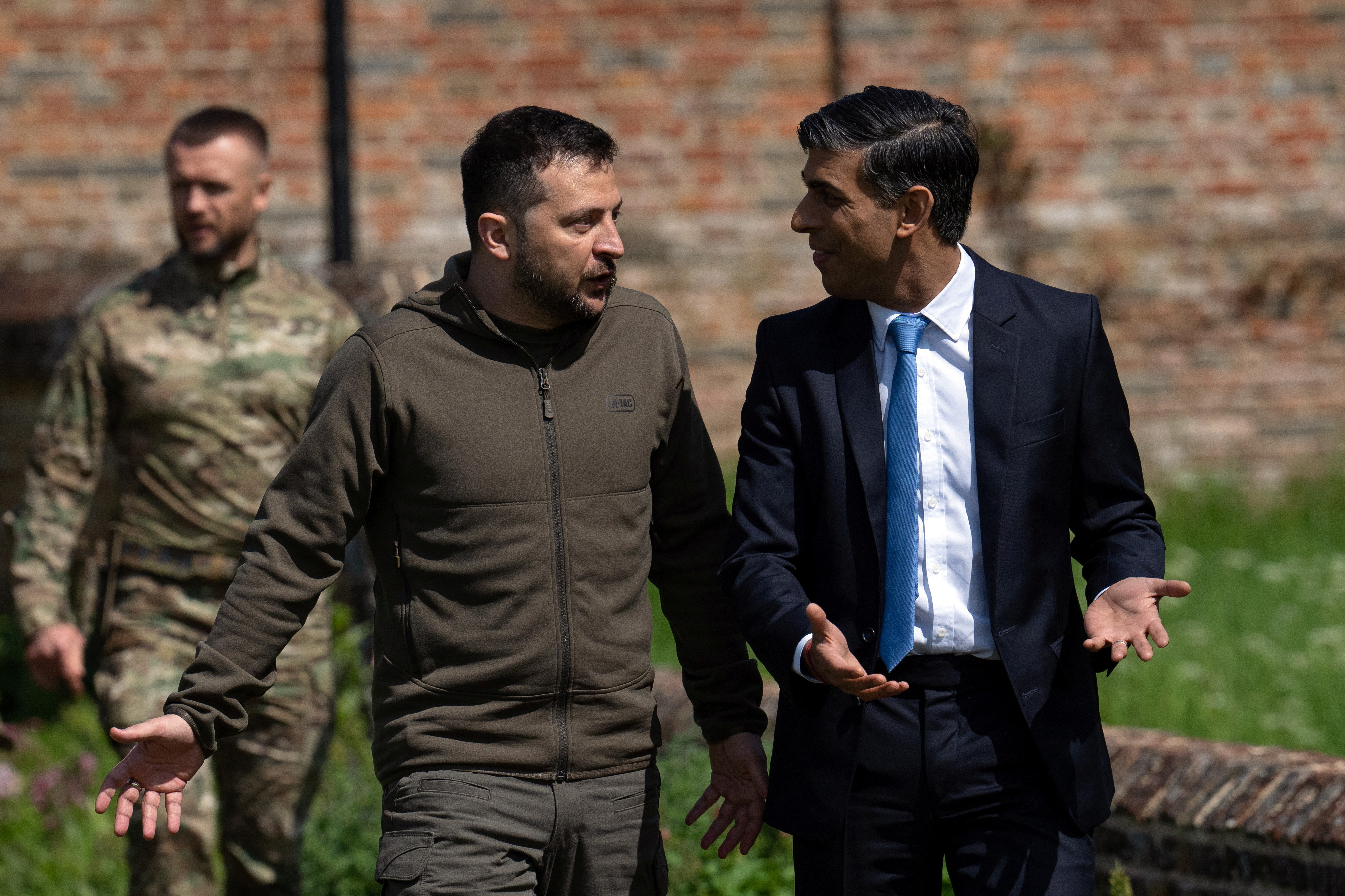 AYLESBURY, ENGLAND - MAY 15: Britain's Prime Minister, Rishi Sunak, walks Ukraine's President, Volodymyr Zelenskiy, to a waiting Chinook helicopter after meetings at Chequers on May 15, 2023 in Aylesbury, England. In recent days, Mr Zelenskiy has travelled to meet Western leaders seeking support for Ukraine in the war against Russia. Carl Court/Pool via REUTERS