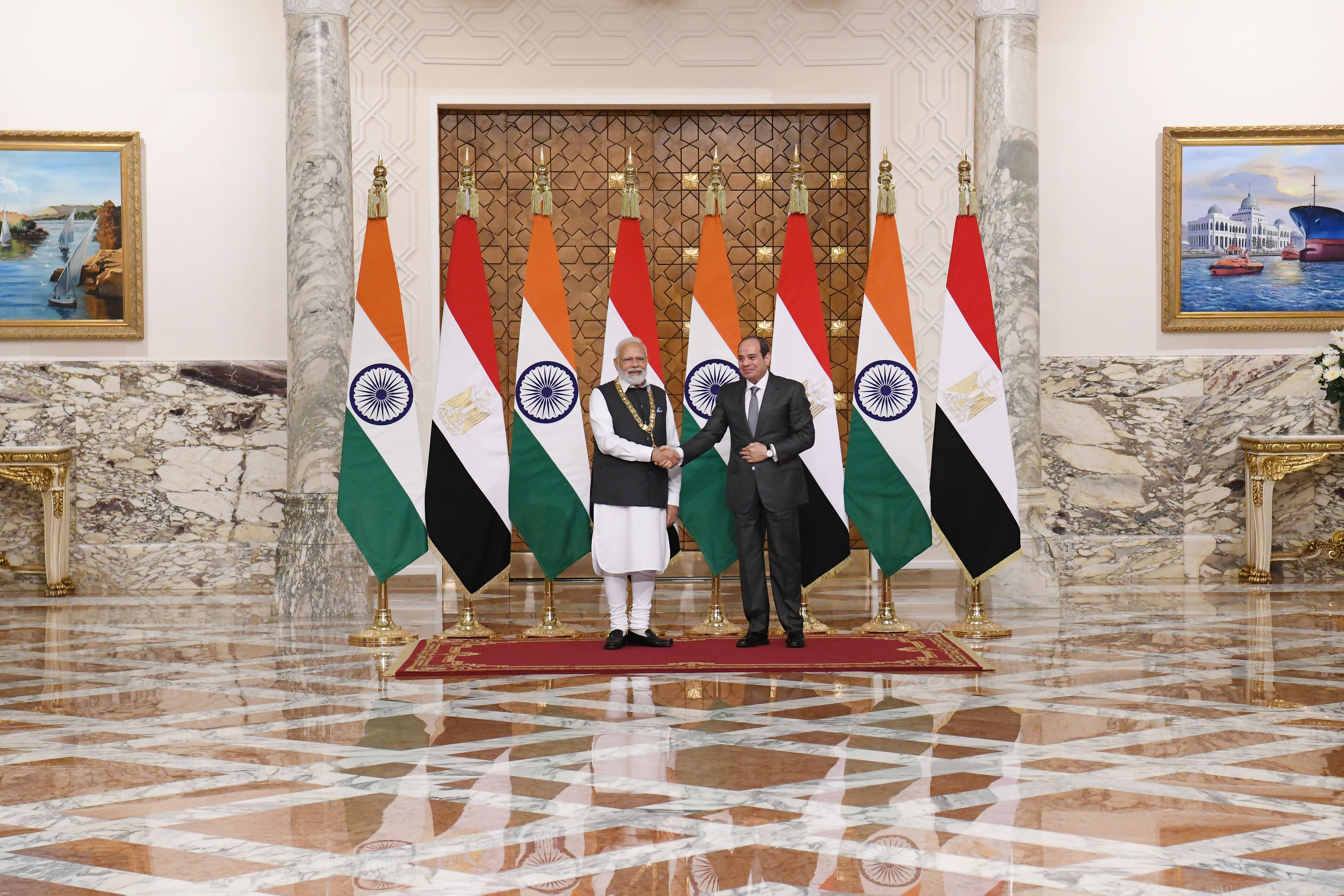 Abdel Fattah el-Sisi grants the Order of the Nile medal to Indian Prime Minister Narendra Modi