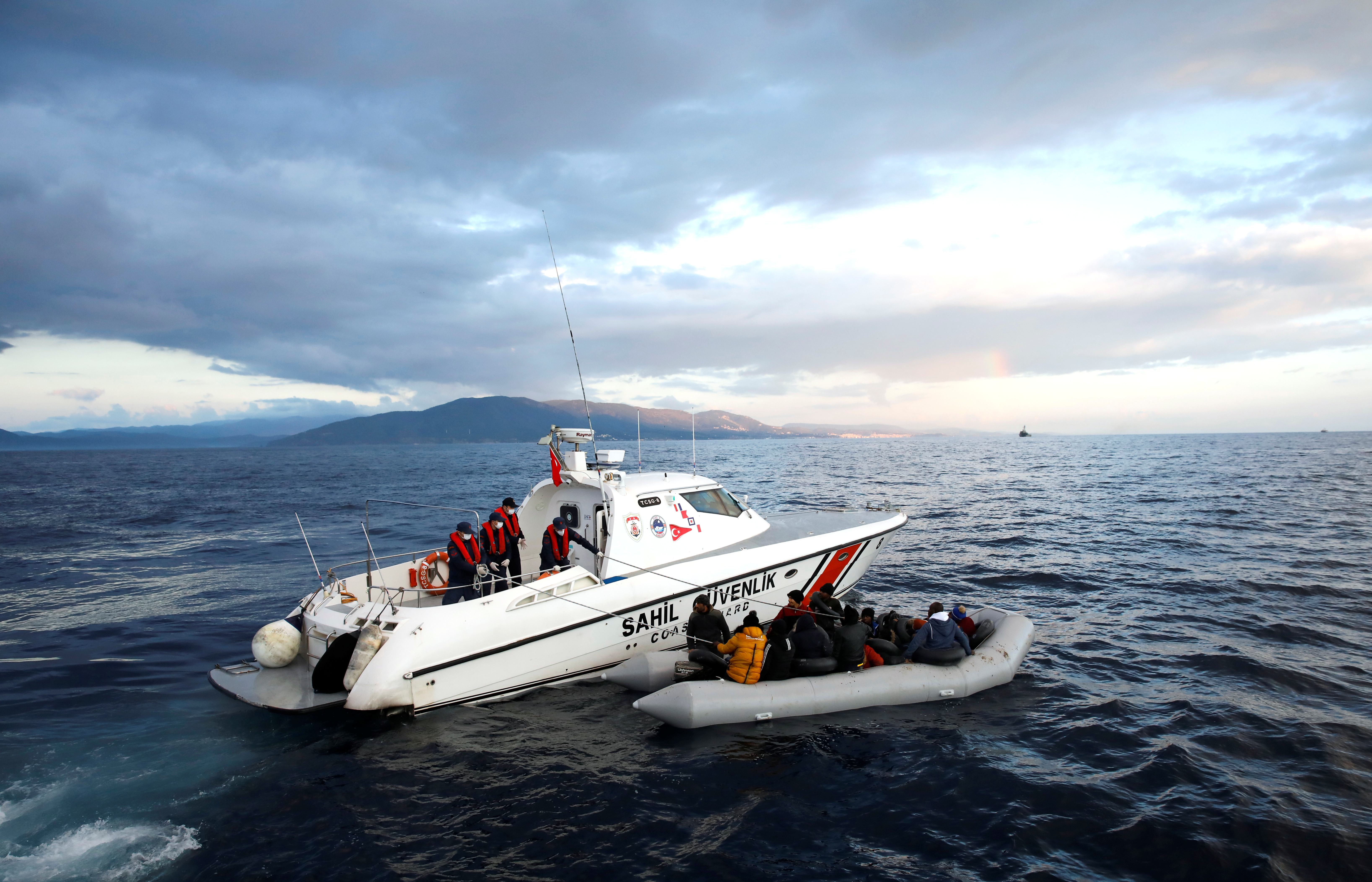 Turkish coast guards help migrants
