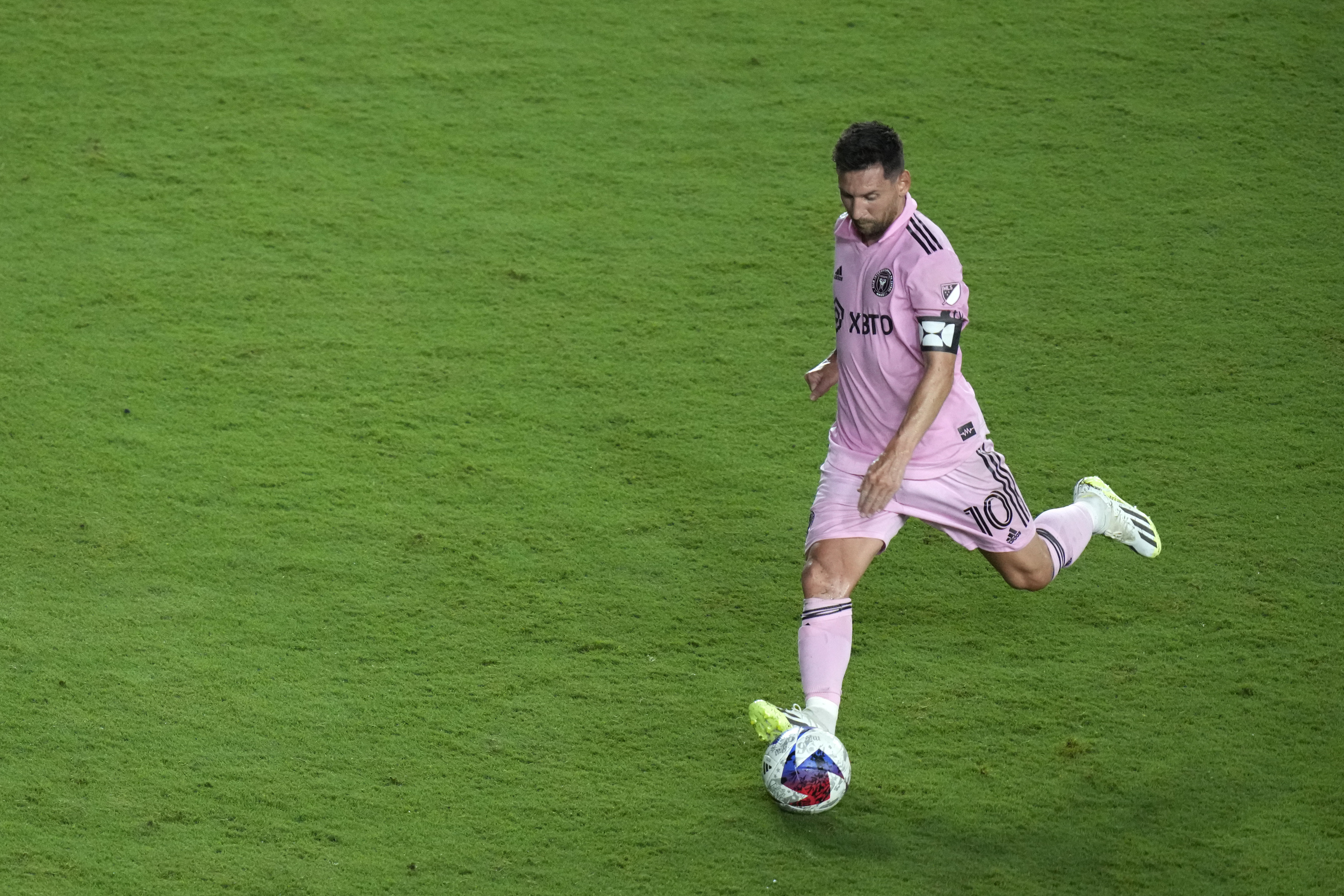 Jul 21, 2023; Fort Lauderdale, FL, USA; Inter Miami CF forward Lionel Messi (10) scores a goal against Cruz Azul