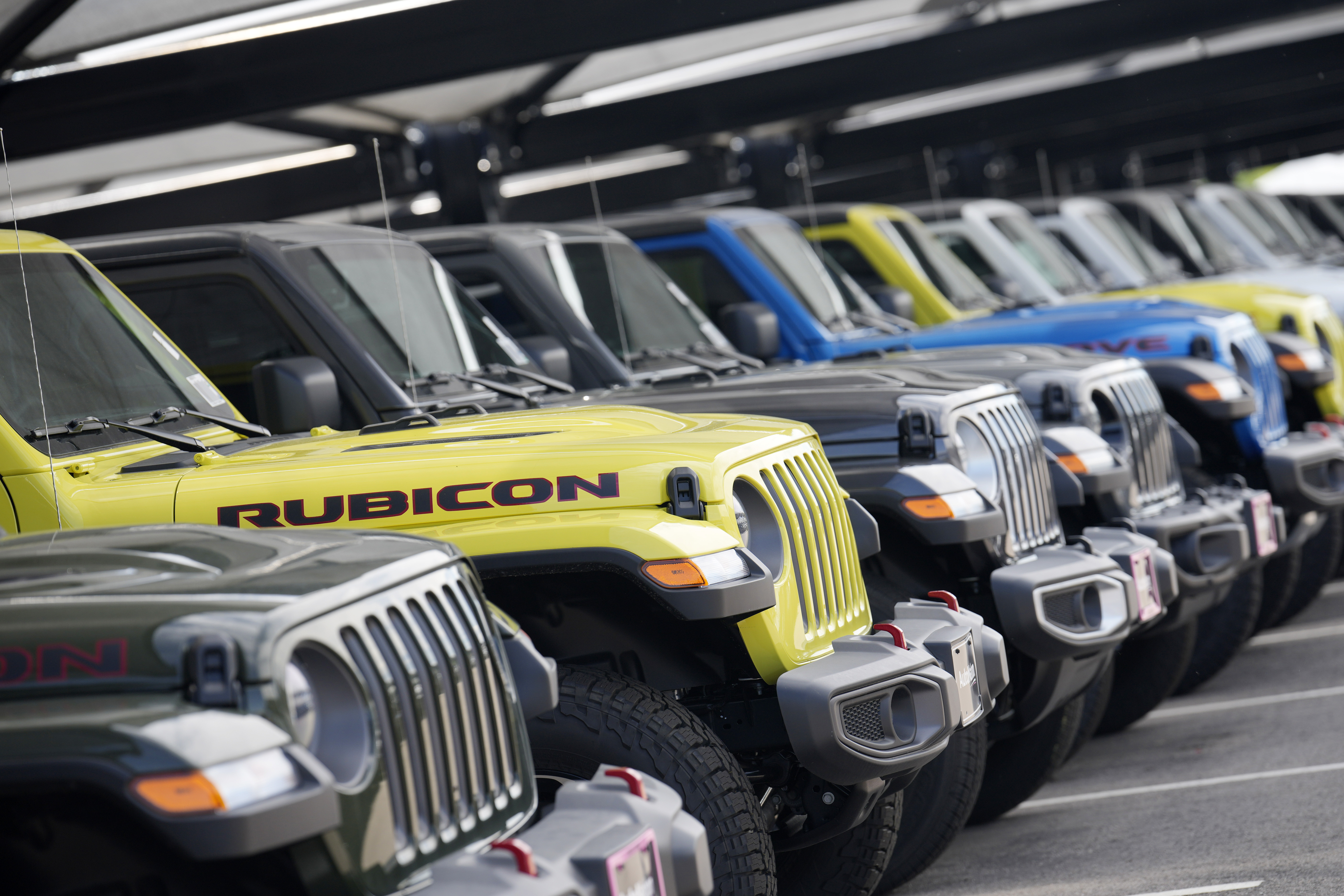 Unsold 2023 Gladiator pickup trucks sit in a long row at a Jeep dealership in Englewood, Colorado, US.