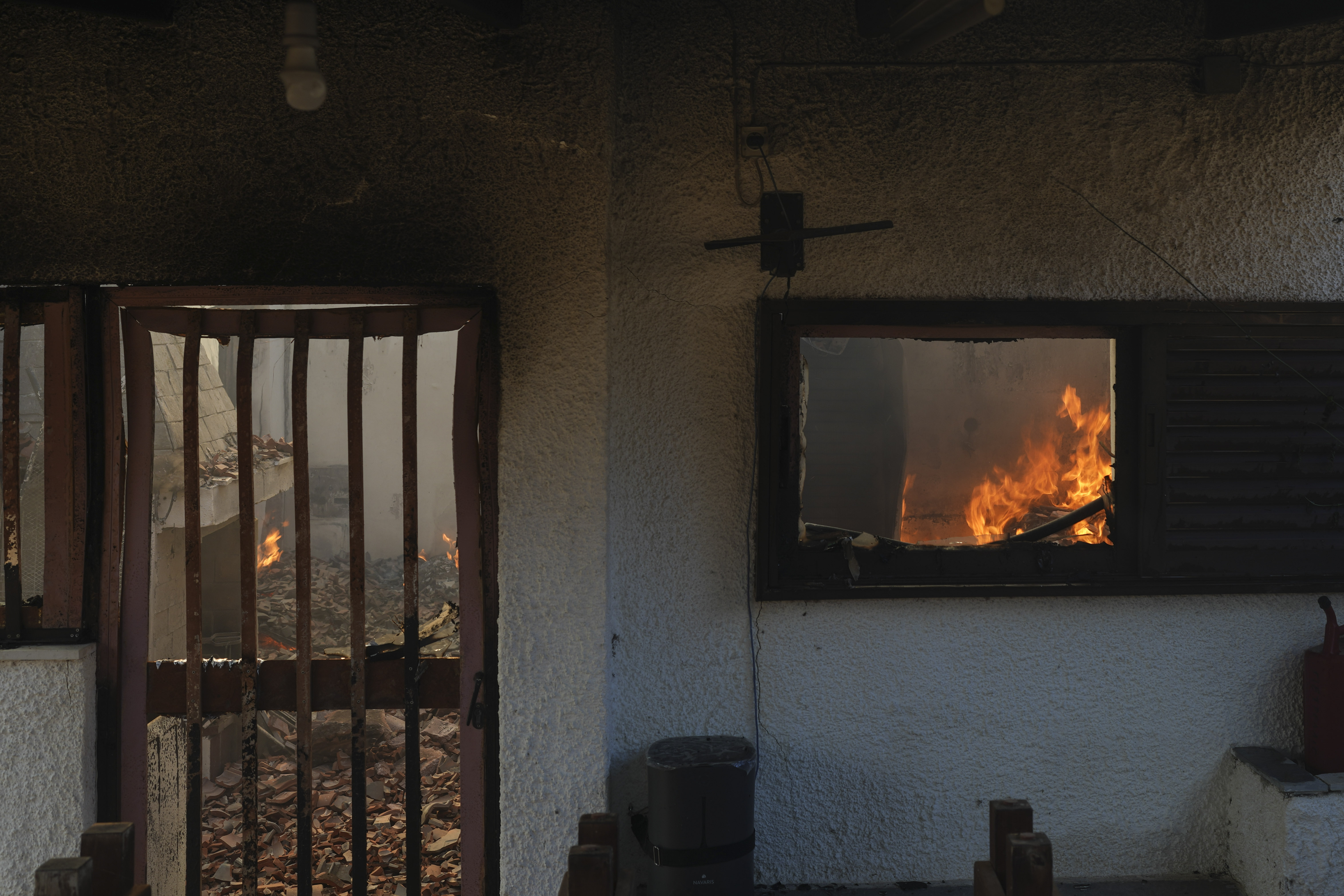Wildfires outside Athens forced thousands to flee seaside resorts