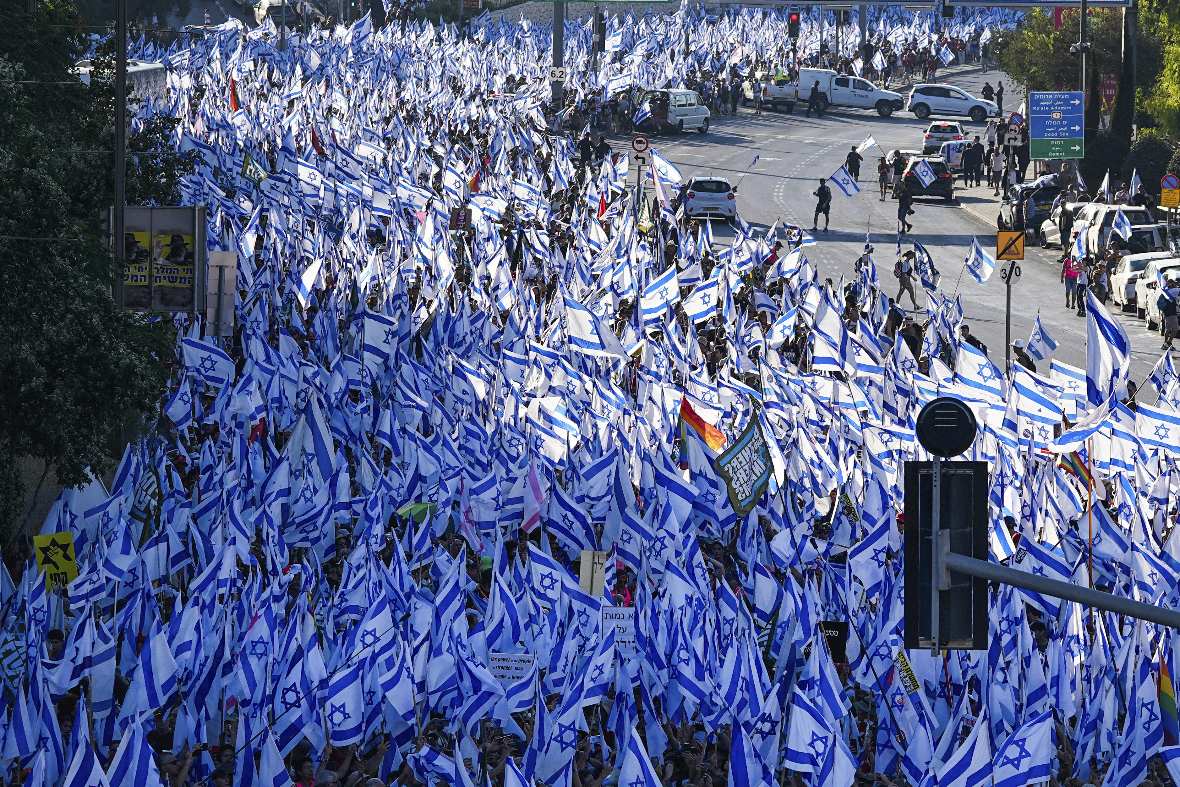 Thousands of Israelis march to Jerusalem