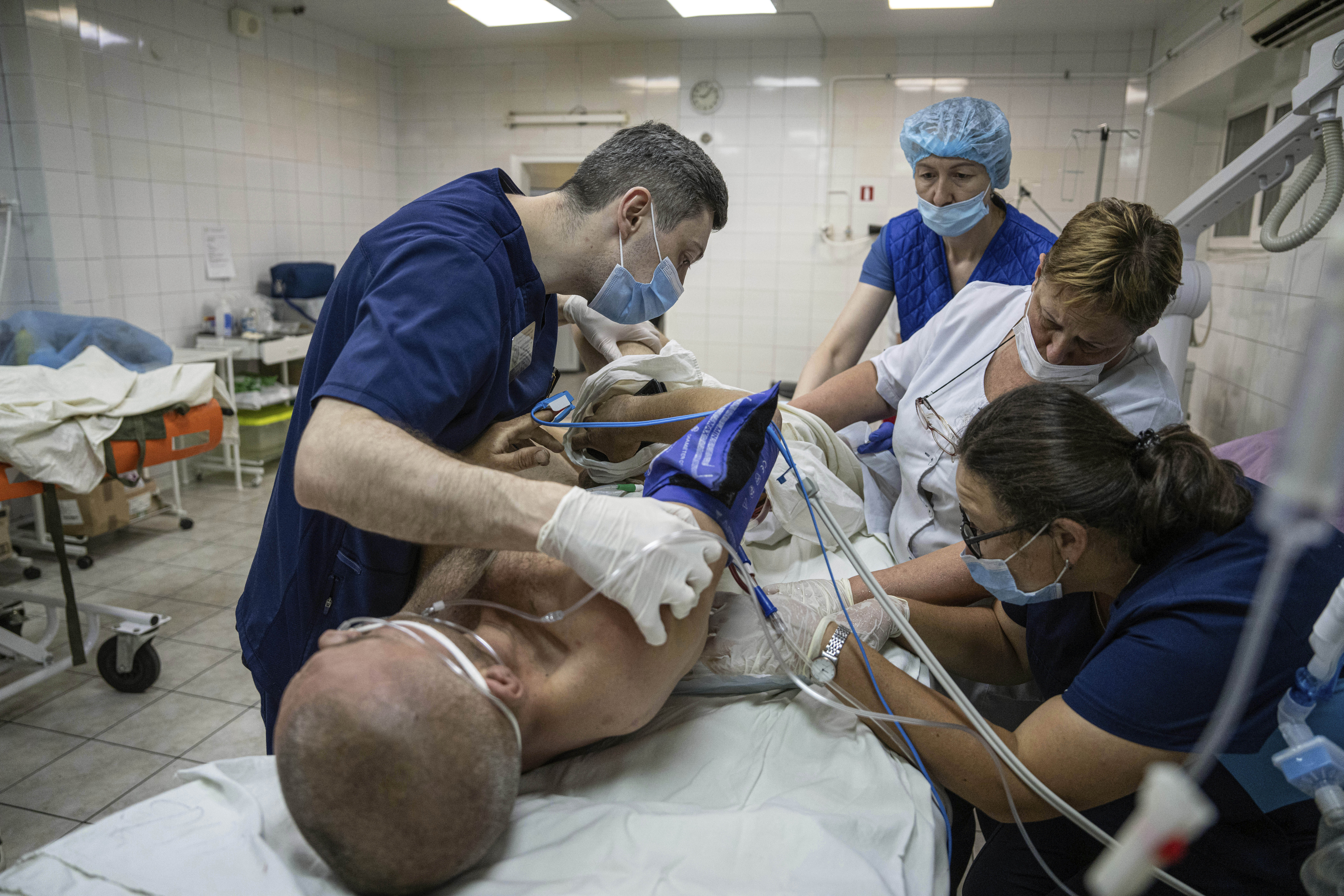 Medical staff treat a seriously wounded Ukrainian serviceman