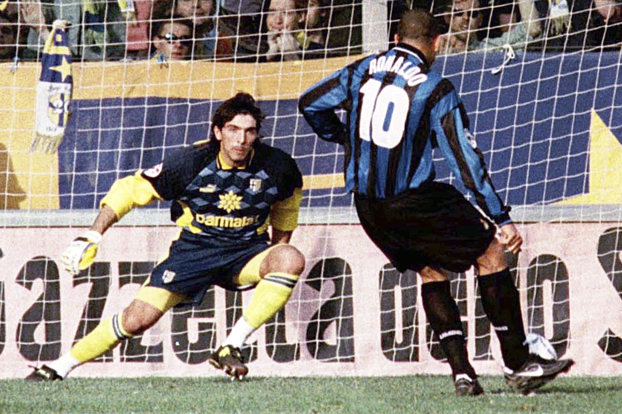 Parma's goalie Gianluigi Buffon prepares to block a penalty kicked by Inter's Ronaldo