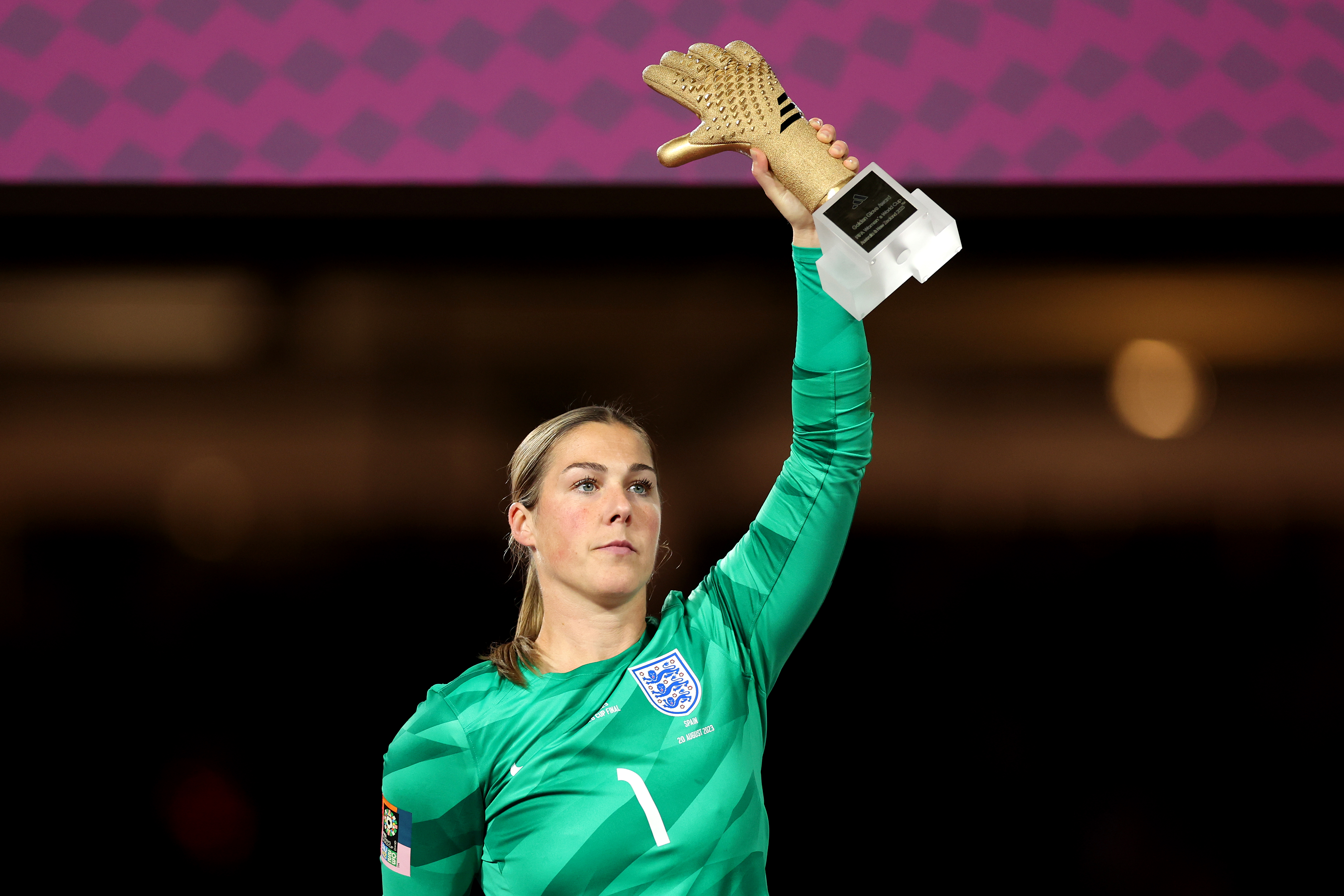 Mary Earps of England receives the Golden Glove Award 