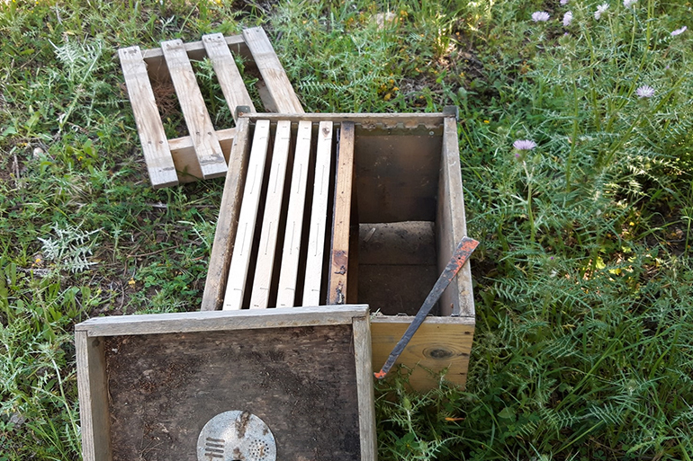Empty beehives after the fires [Photo courtesy of Claudio Meli]