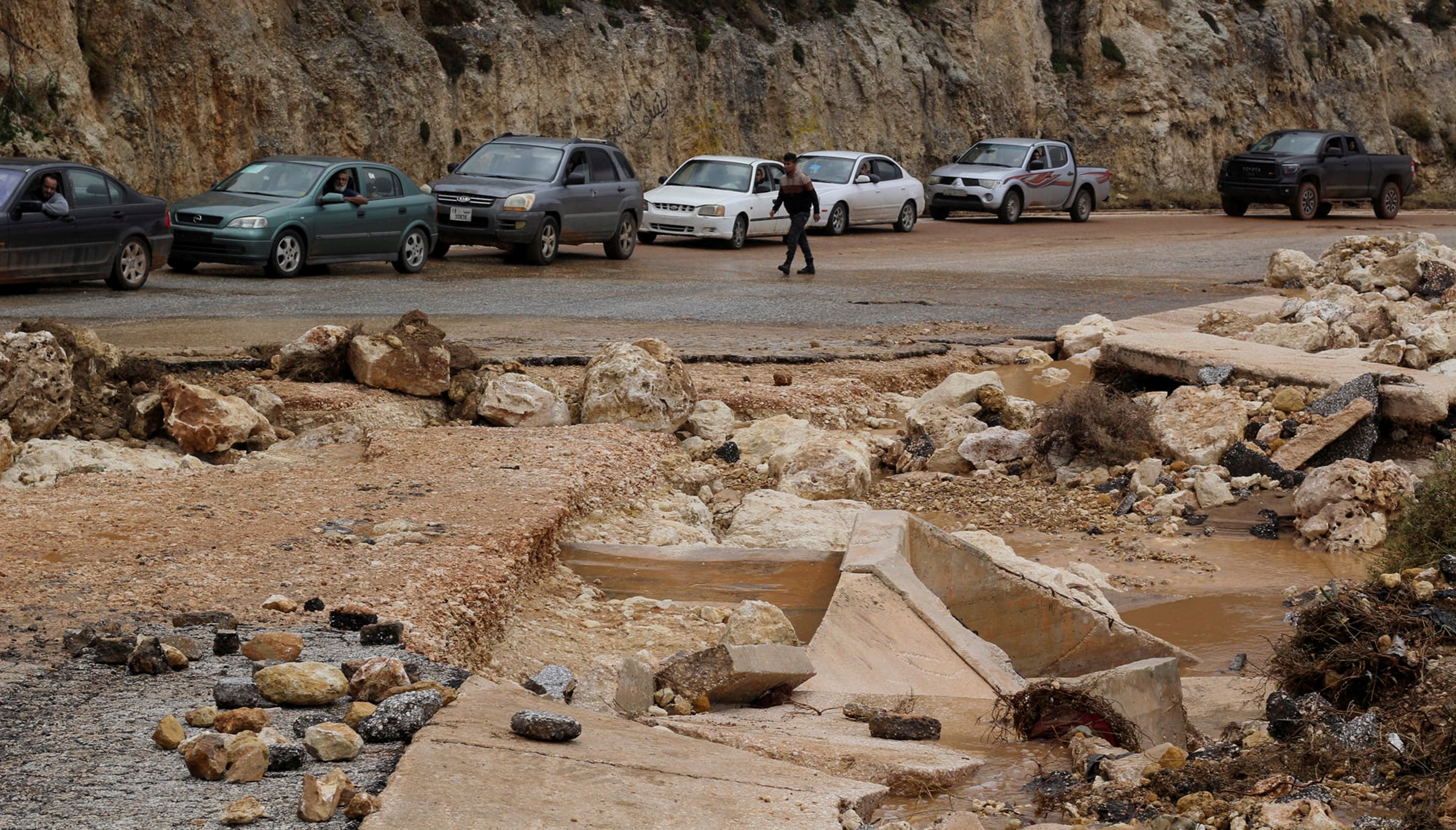 Flooding in Libya leaves 2,000 people feared dead and more missing after storm collapsed dams